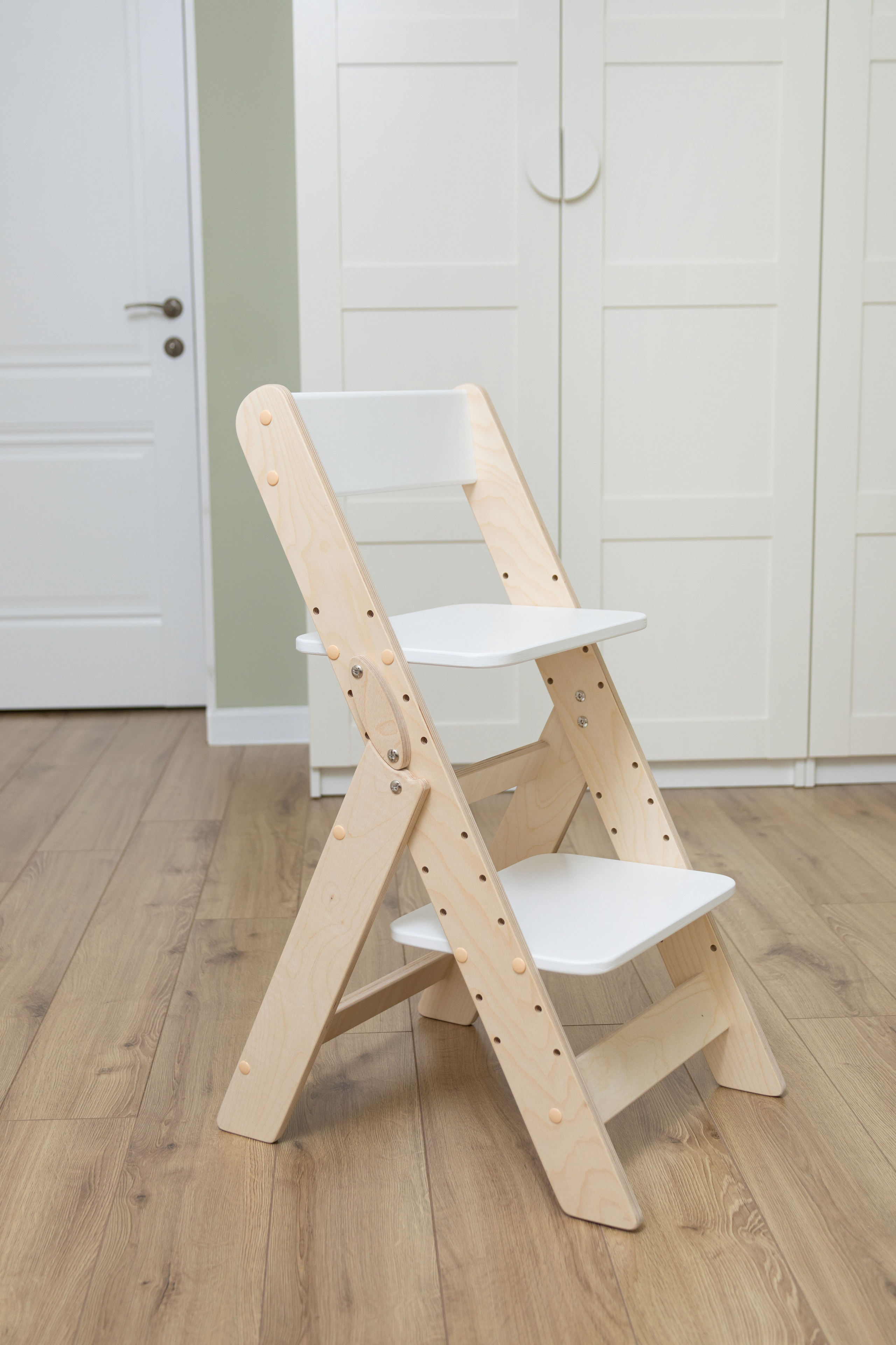 Съемка растущих стульев бренд smart wood toys. Детский и контент фотограф Надя Волкова Санкт-Петербург