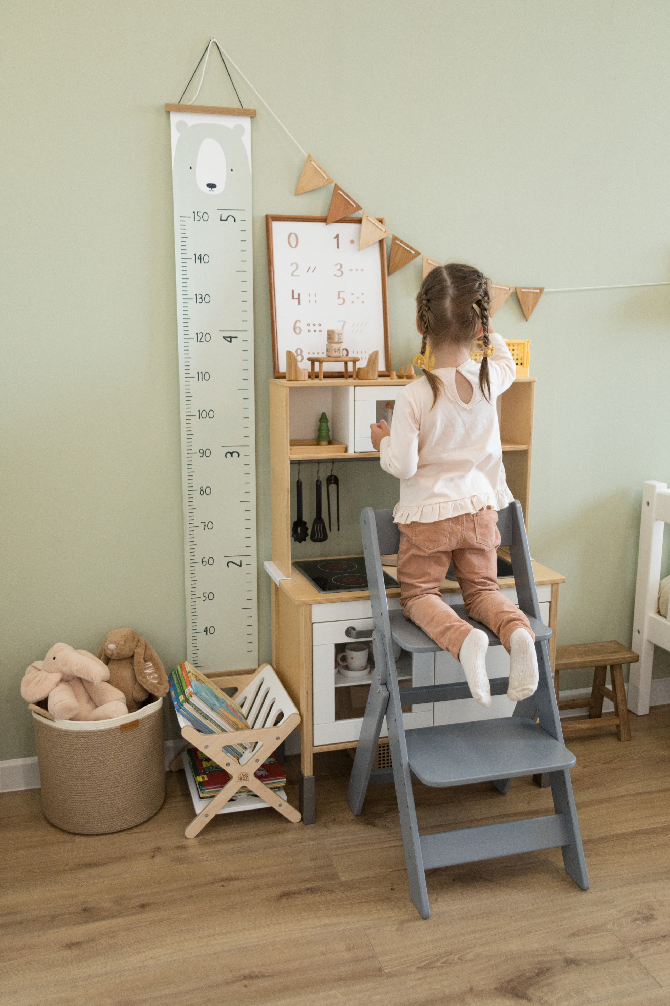 Съемка растущих стульев бренд smart wood toys. Детский и контент фотограф Надя Волкова Санкт-Петербург