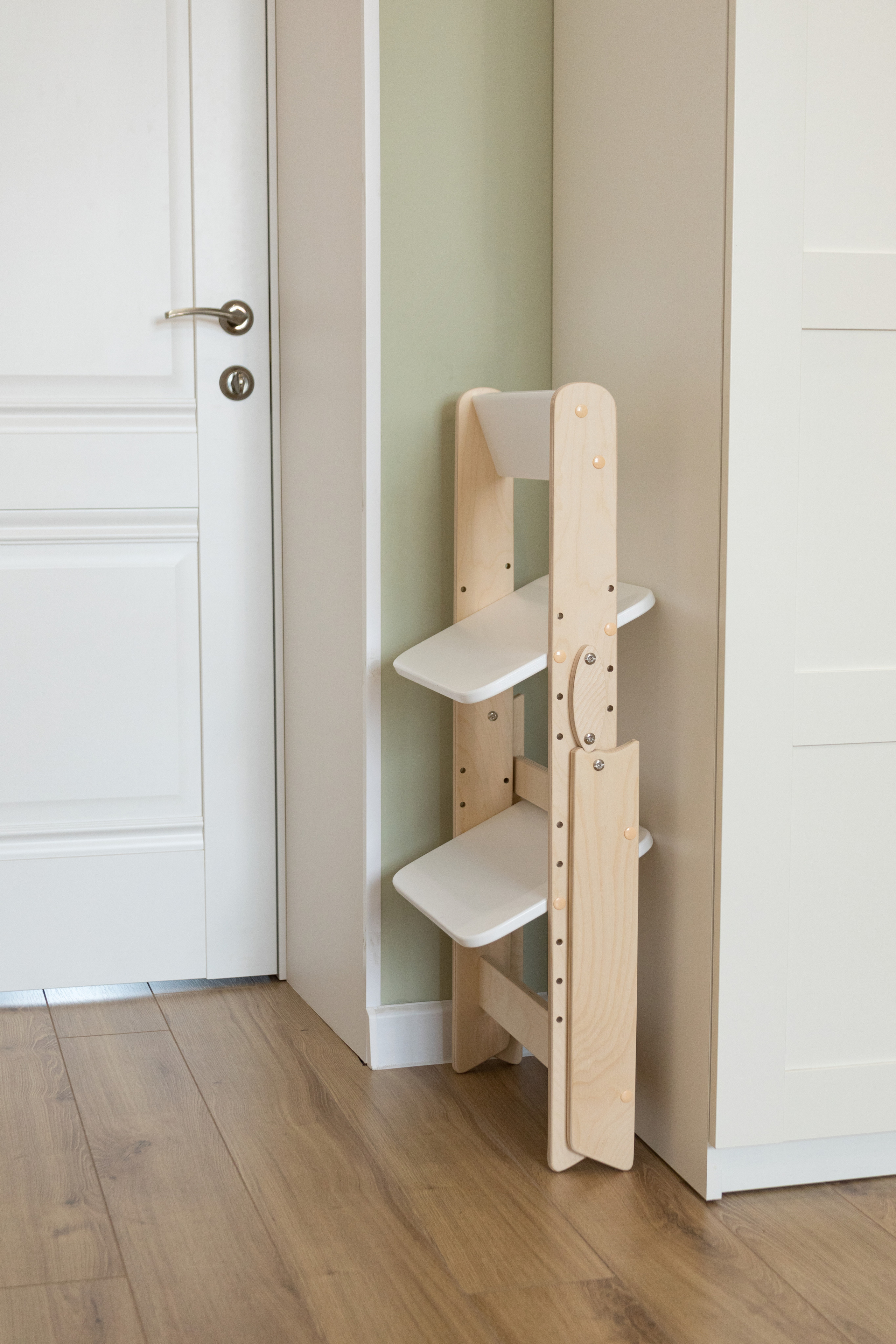 Съемка растущих стульев бренд smart wood toys. Детский и контент фотограф Надя Волкова Санкт-Петербург