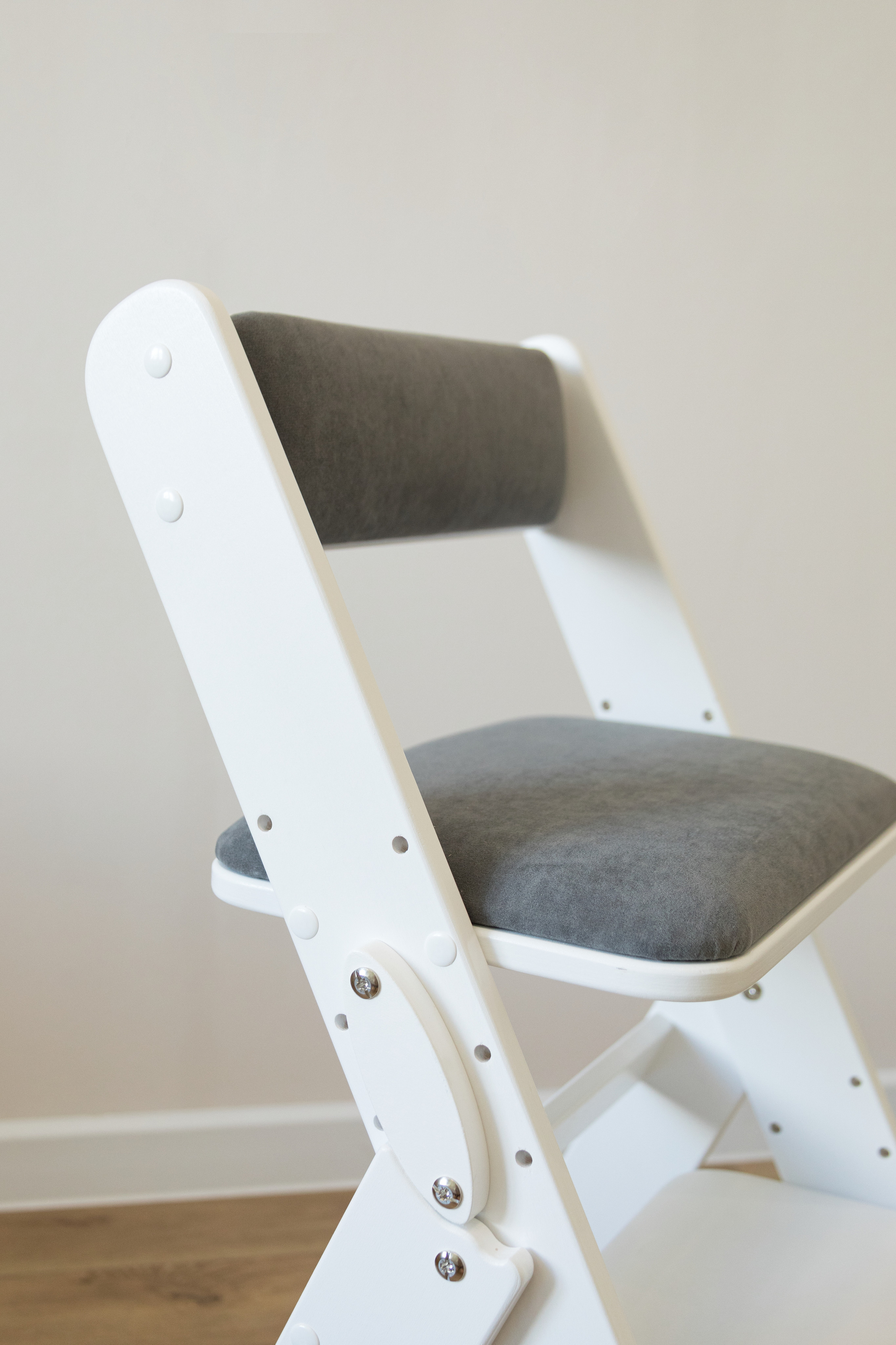 Съемка растущих стульев бренд smart wood toys. Детский и контент фотограф Надя Волкова Санкт-Петербург