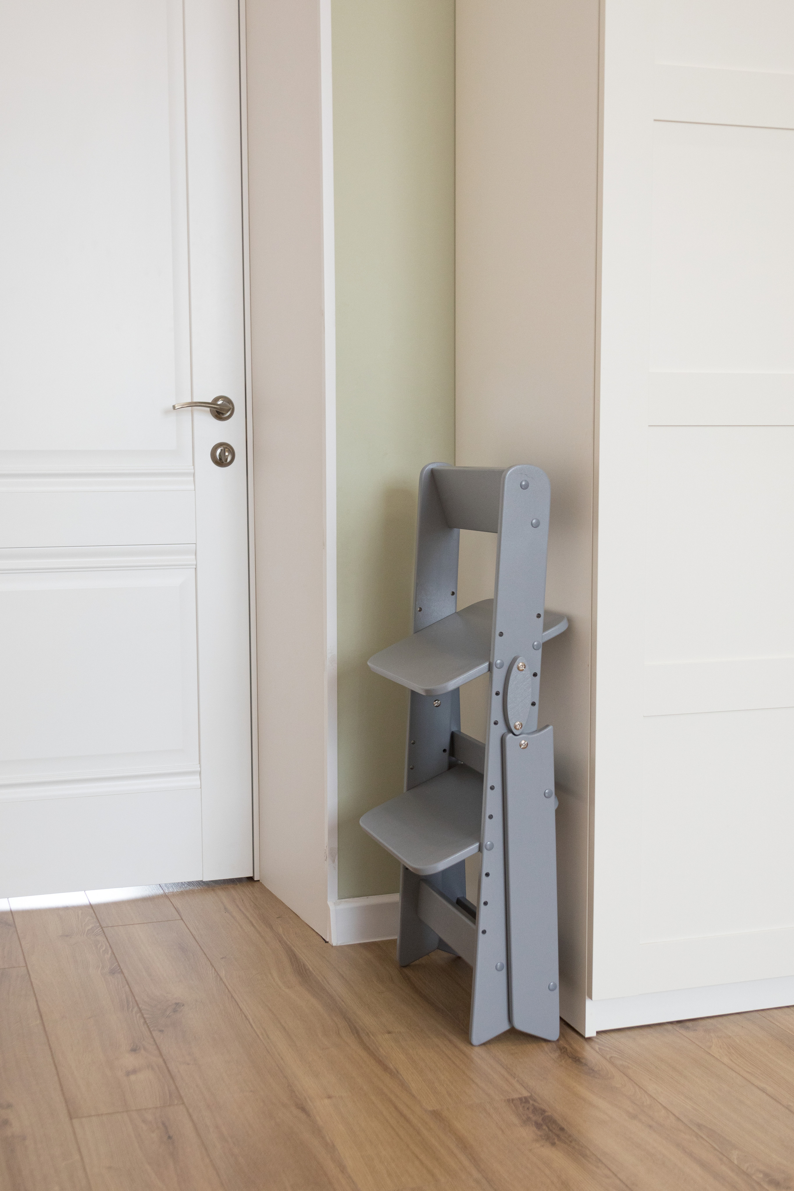 Съемка растущих стульев бренд smart wood toys. Детский и контент фотограф Надя Волкова Санкт-Петербург