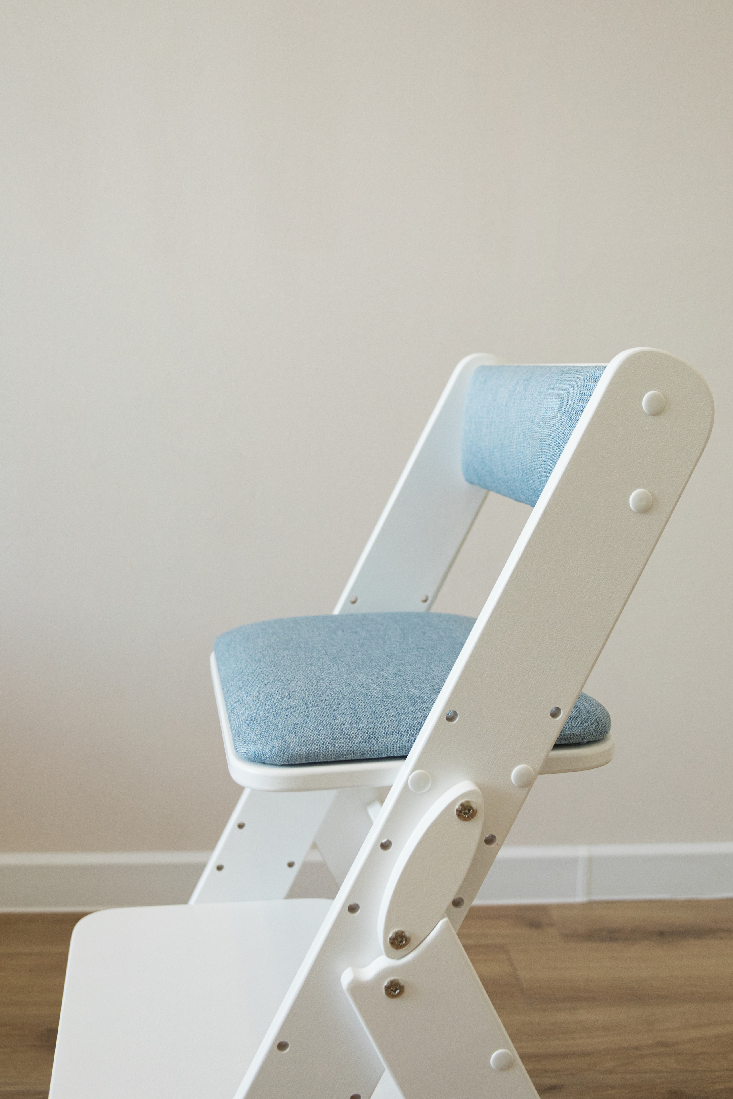 Съемка растущих стульев бренд smart wood toys. Детский и контент фотограф Надя Волкова Санкт-Петербург