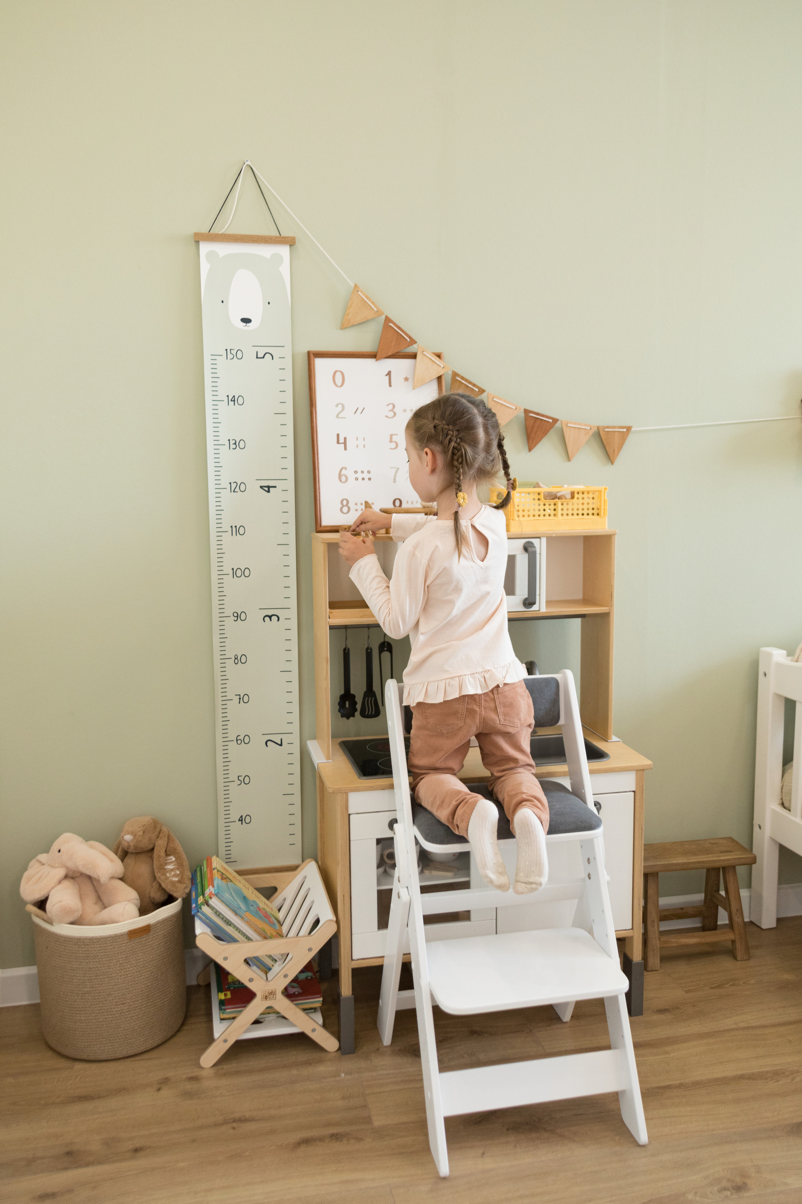 Съемка растущих стульев бренд smart wood toys. Детский и контент фотограф Надя Волкова Санкт-Петербург