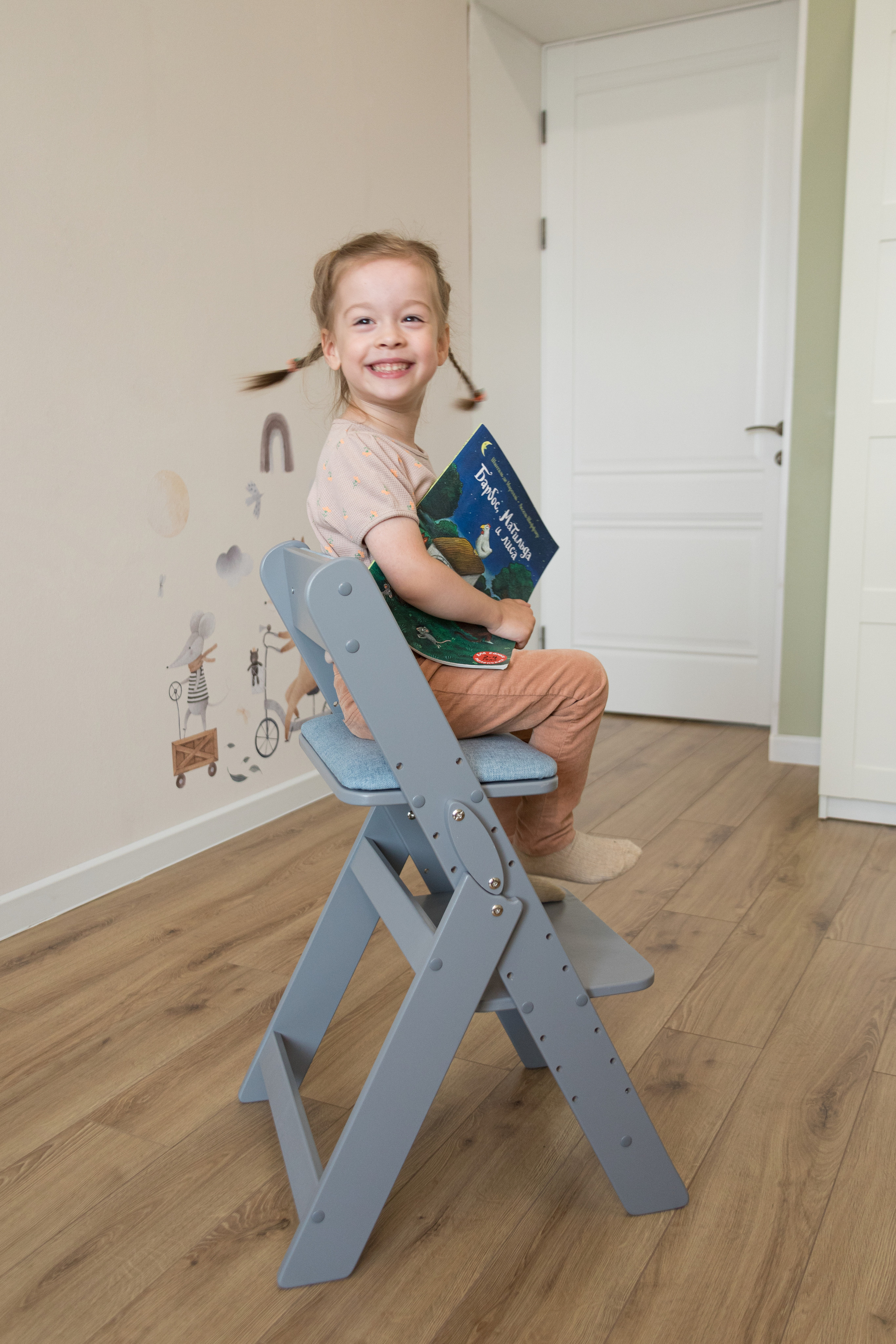 Съемка растущих стульев бренд smart wood toys. Детский и контент фотограф Надя Волкова Санкт-Петербург