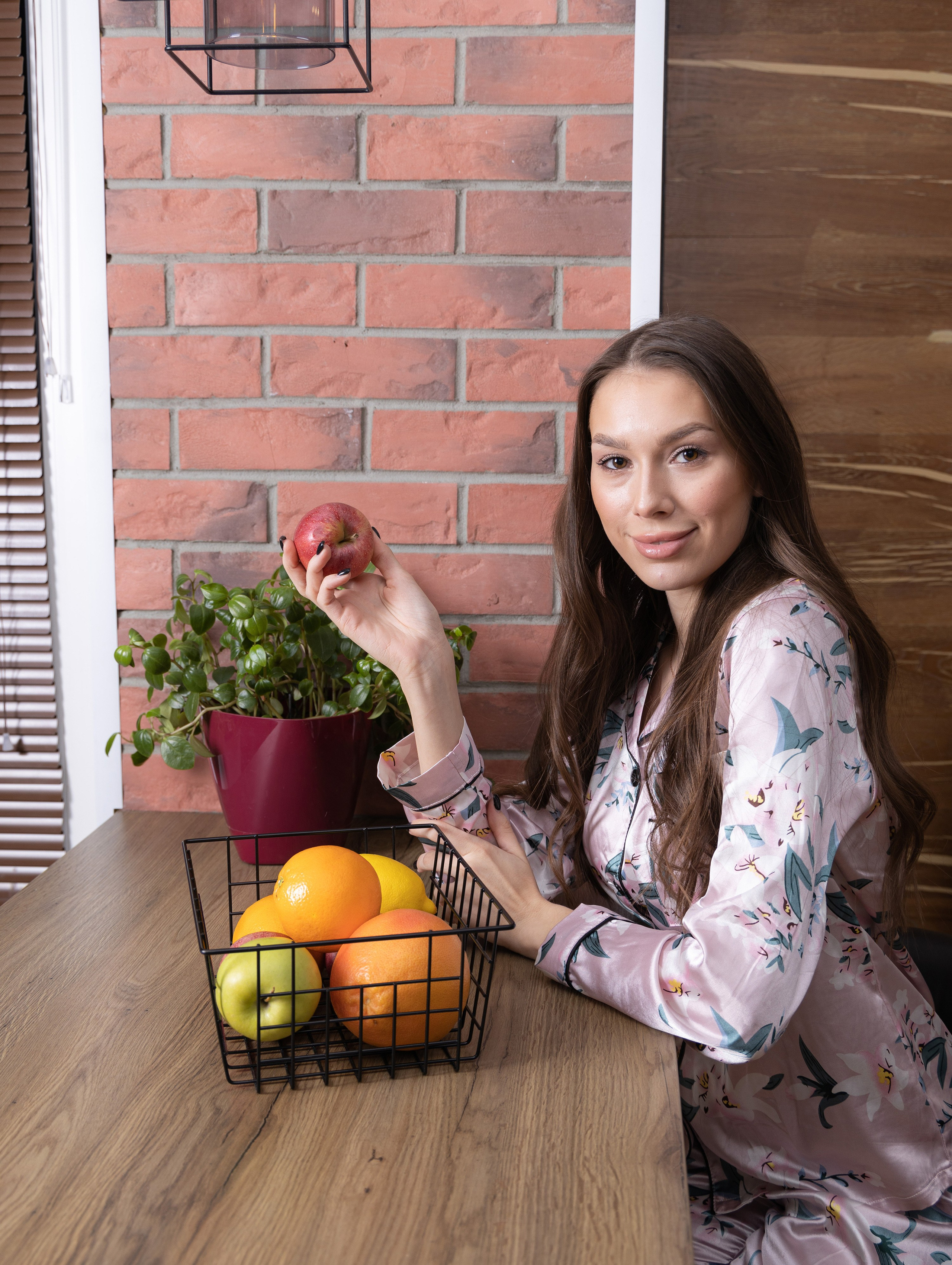 Модель для предметной съемки Олеся 1 Н.Новгород | Sale Easy