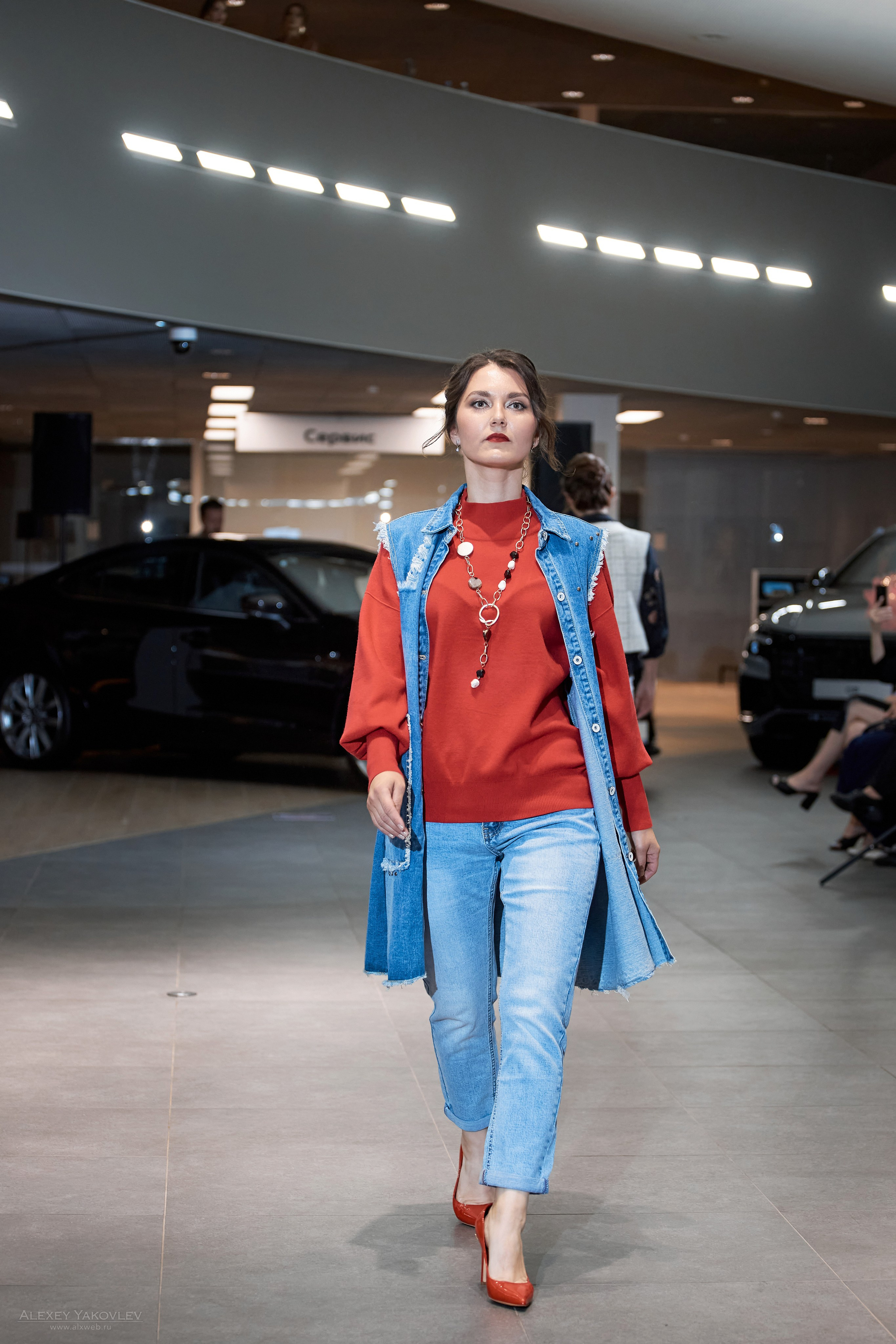 Модный показ PRE-FALL модельной школы Modeling+. Фотограф Алексей Яковлев