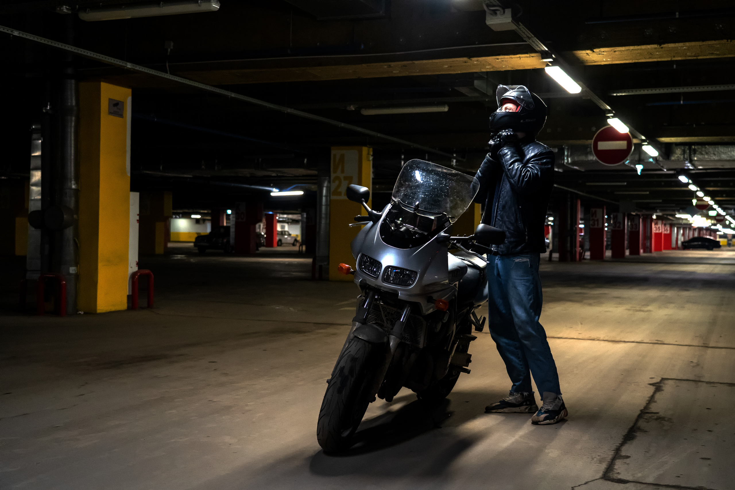 На парковке. Photomantis