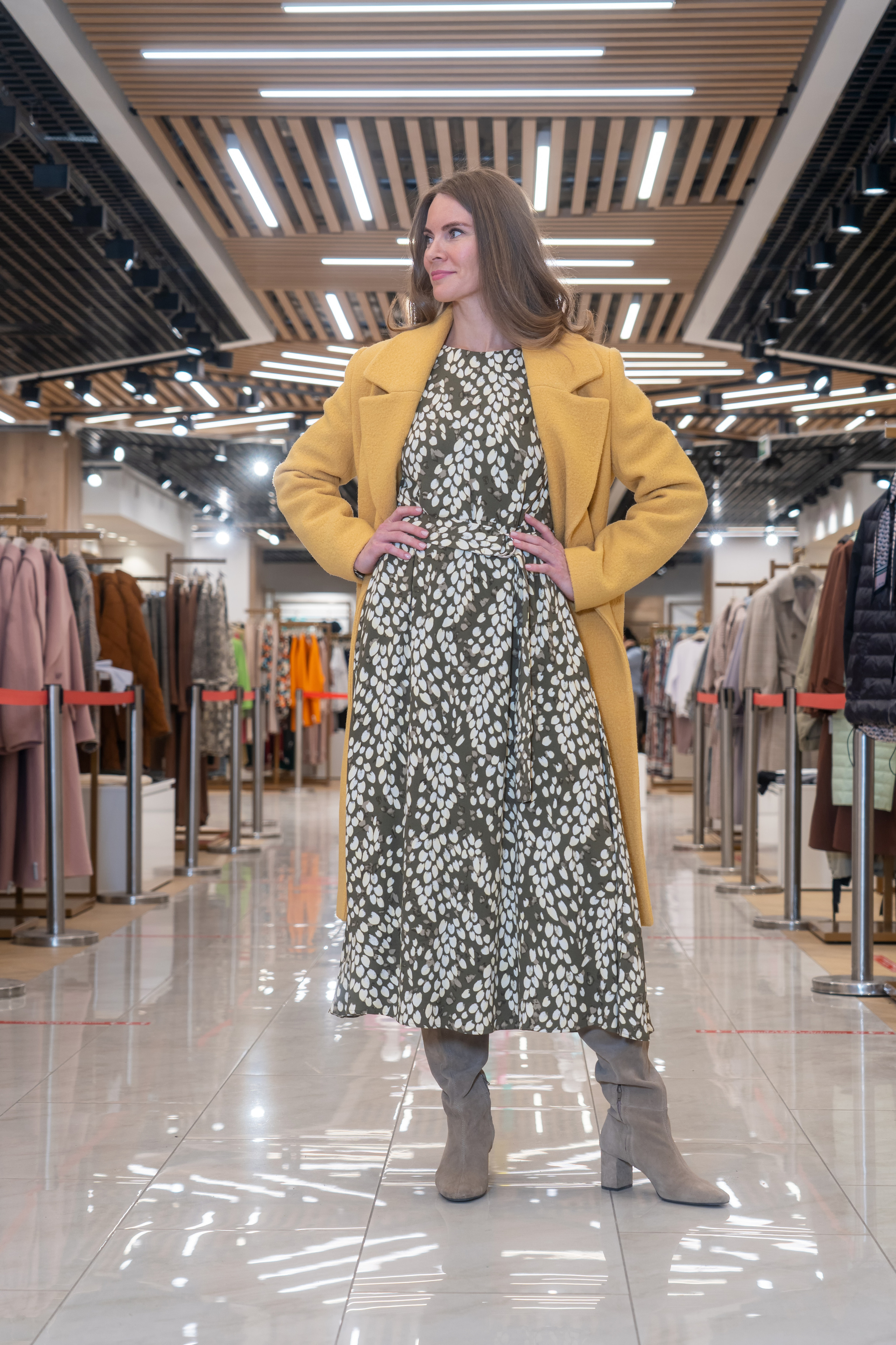 В магазине одежды. Photomantis