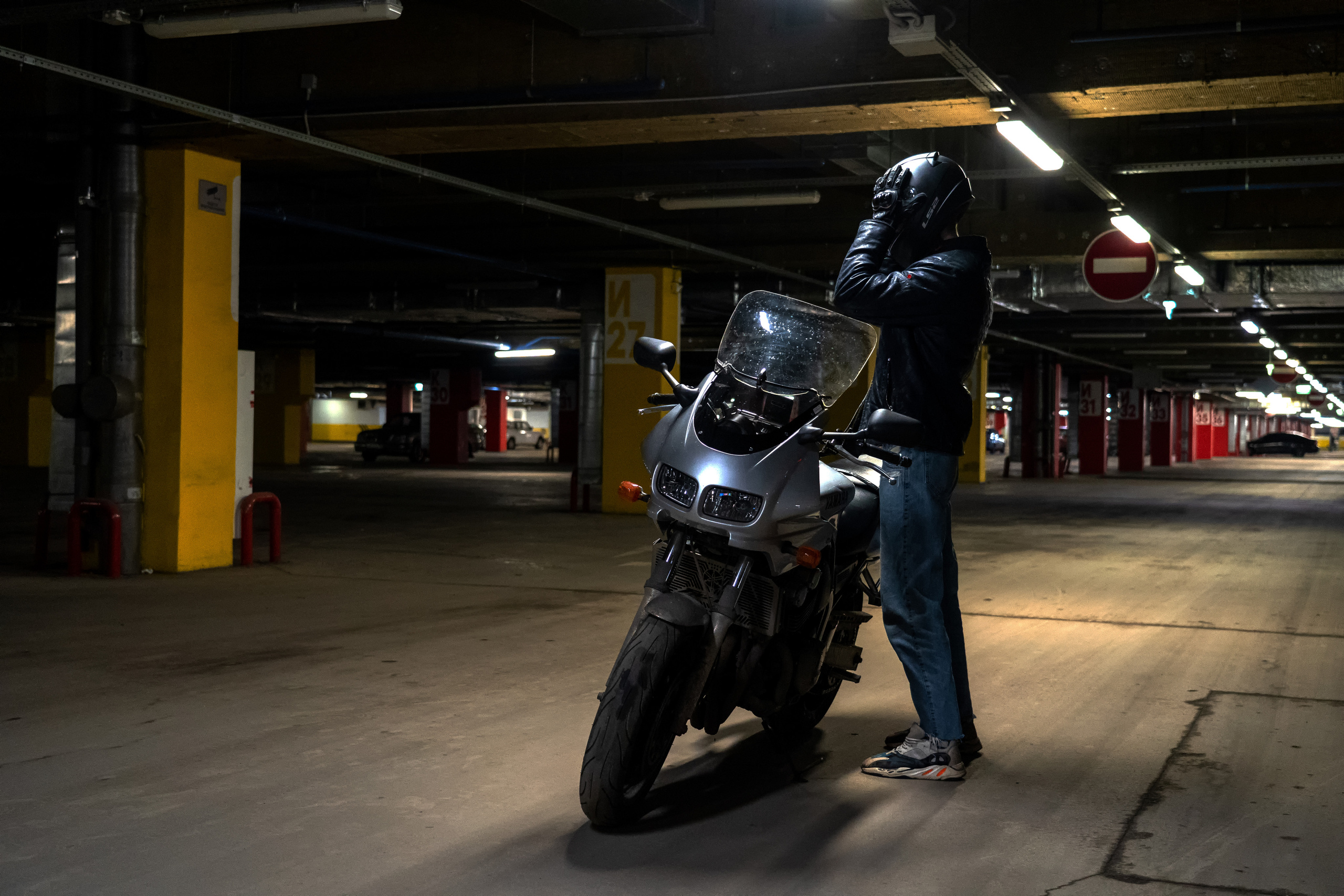 На парковке. Photomantis