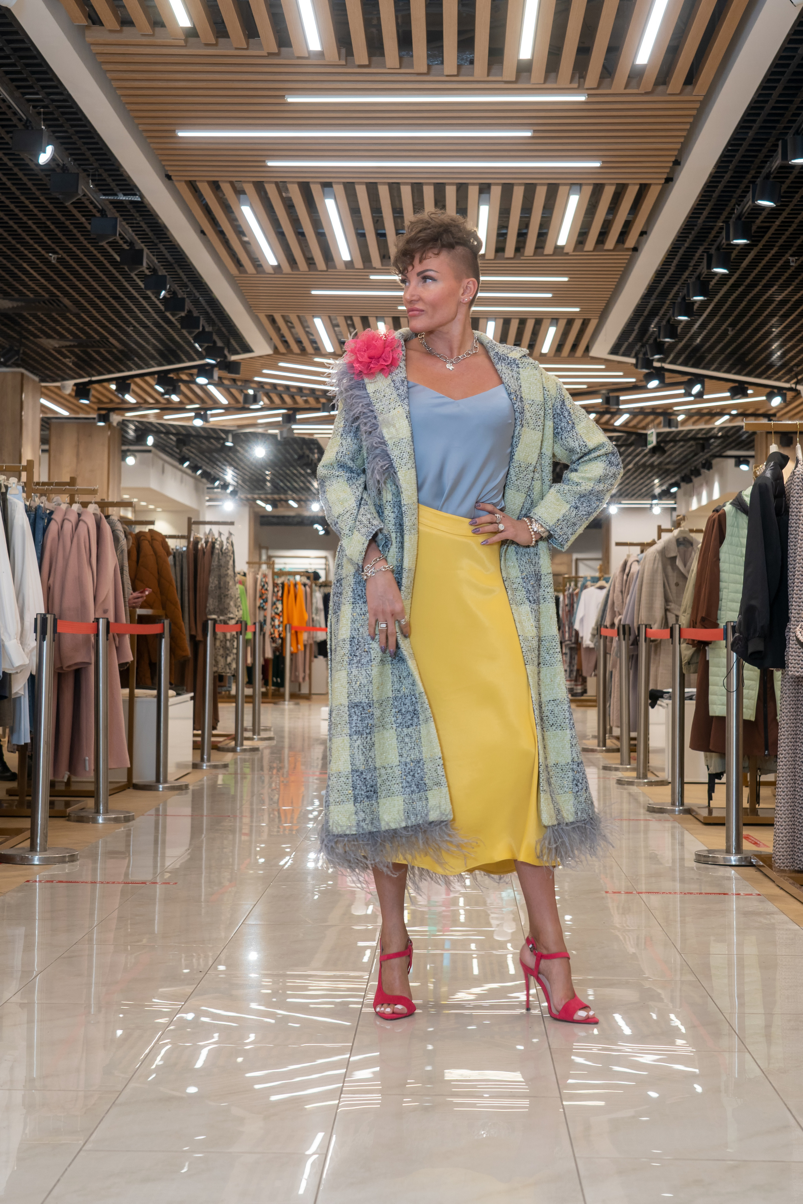 В магазине одежды. Photomantis