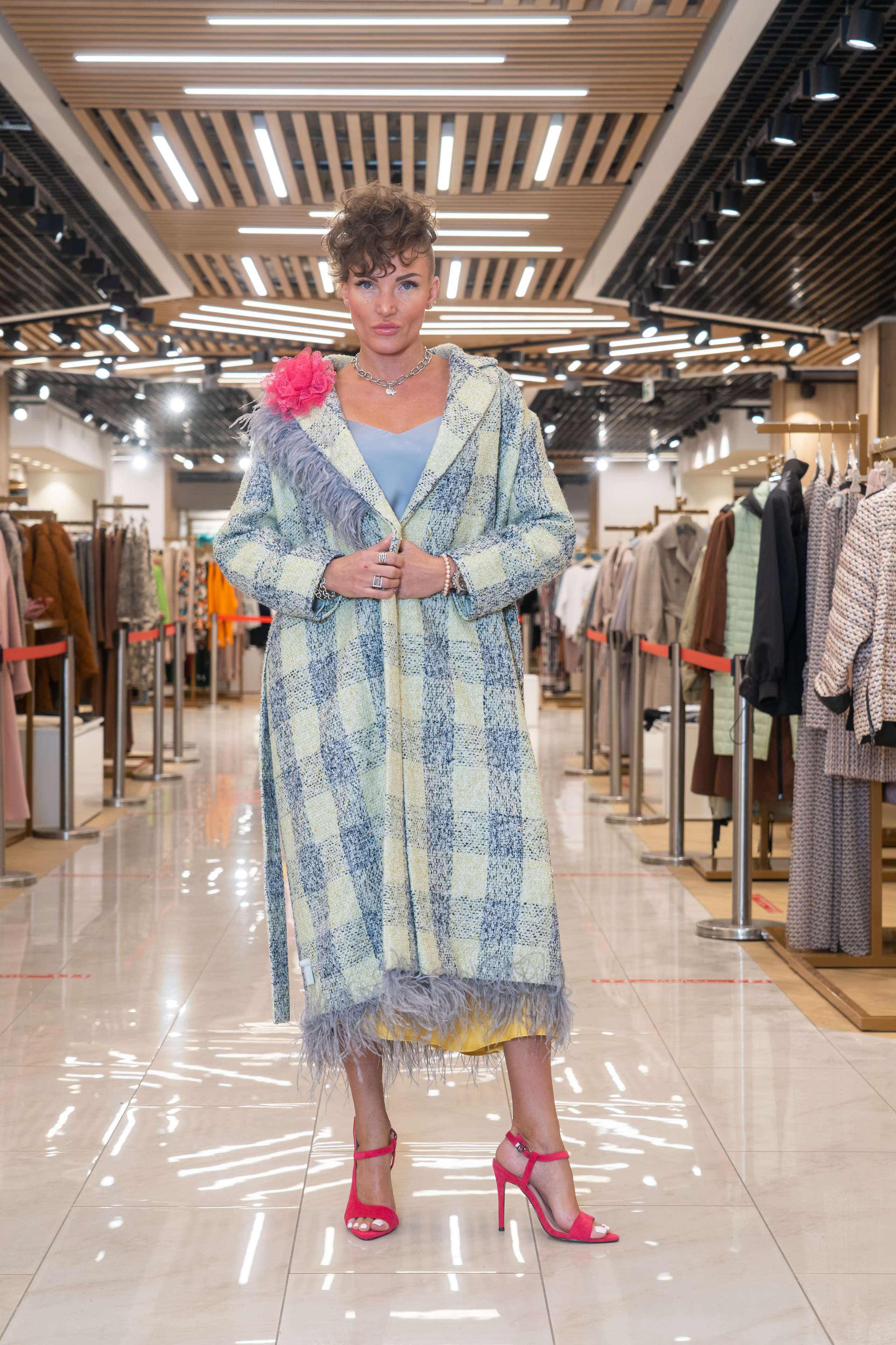 В магазине одежды. Photomantis