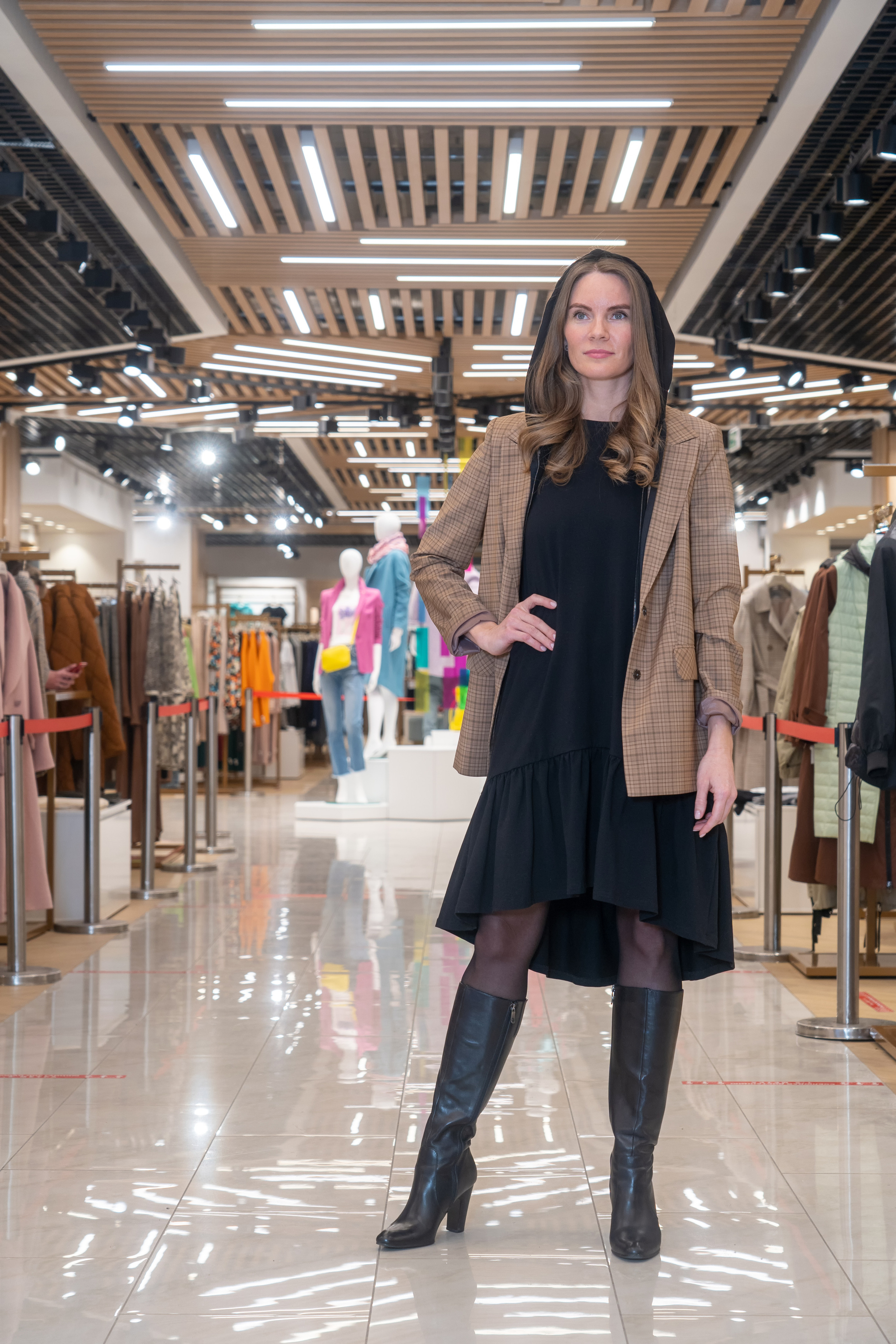 В магазине одежды. Photomantis