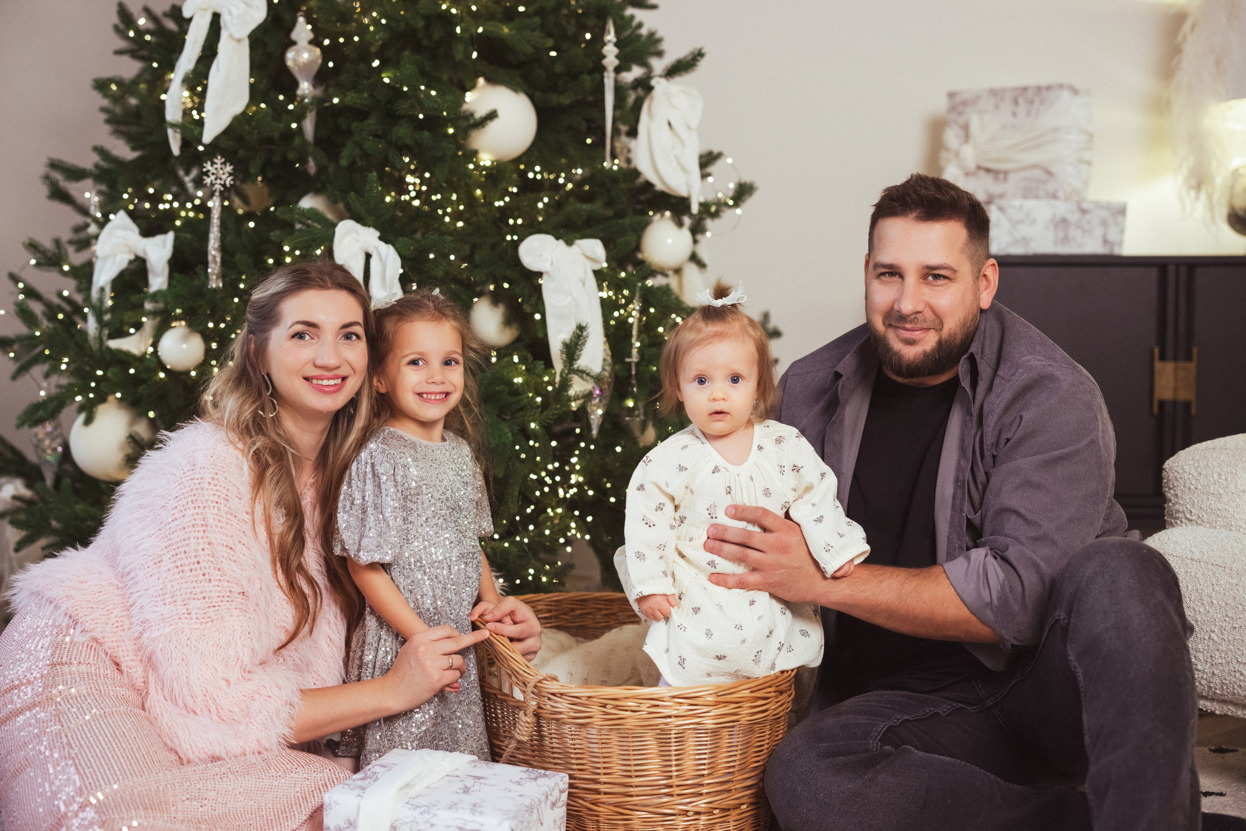 Семейная новогодняя фотосессия в фотостудии «Париж», г Краснодар. Семейный и детский фотограф в Краснодаре Анна Трашкова