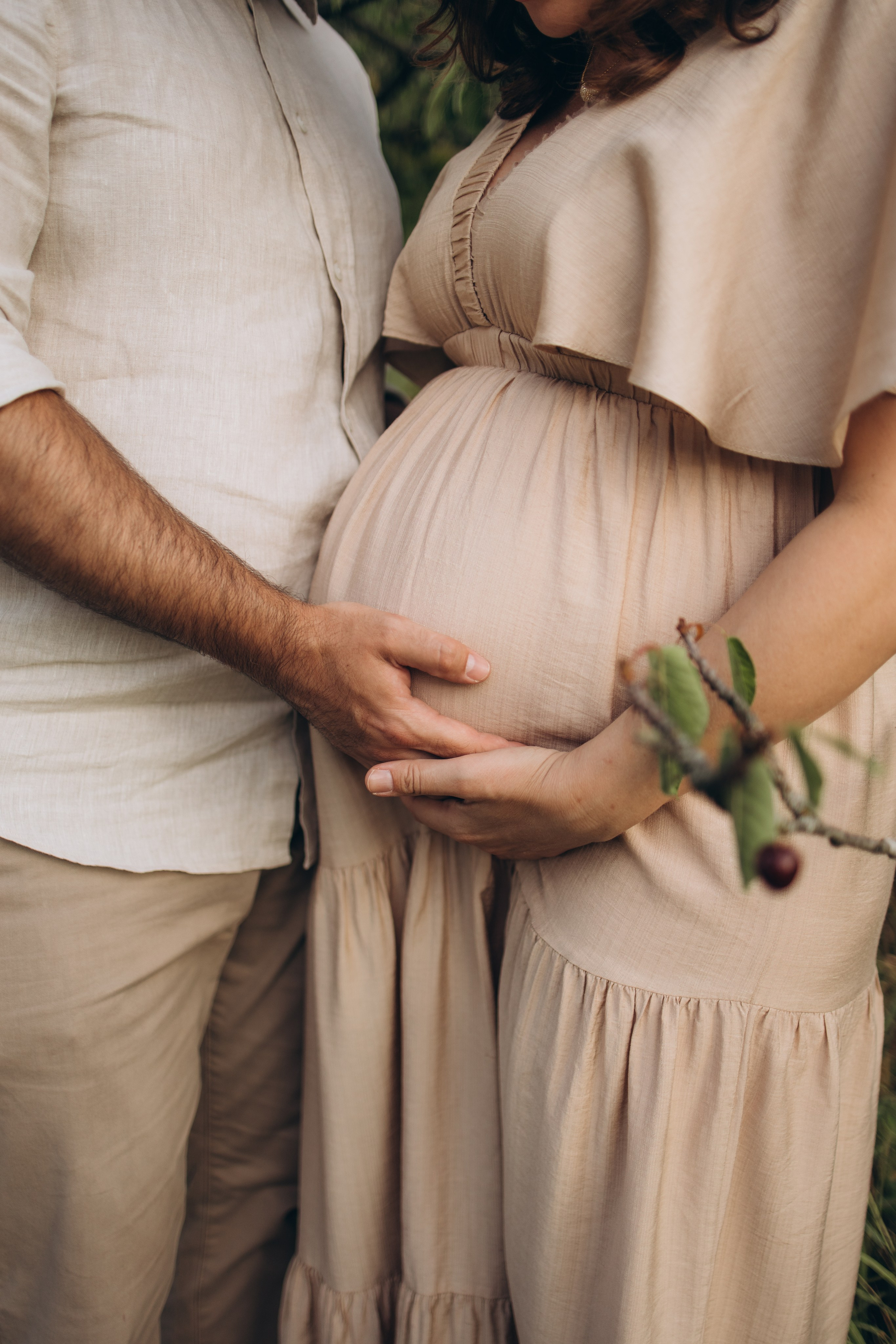 Babybauch-Shooting im Grünen. Fotografin in Erlangen, Nürnberg und Umgebung