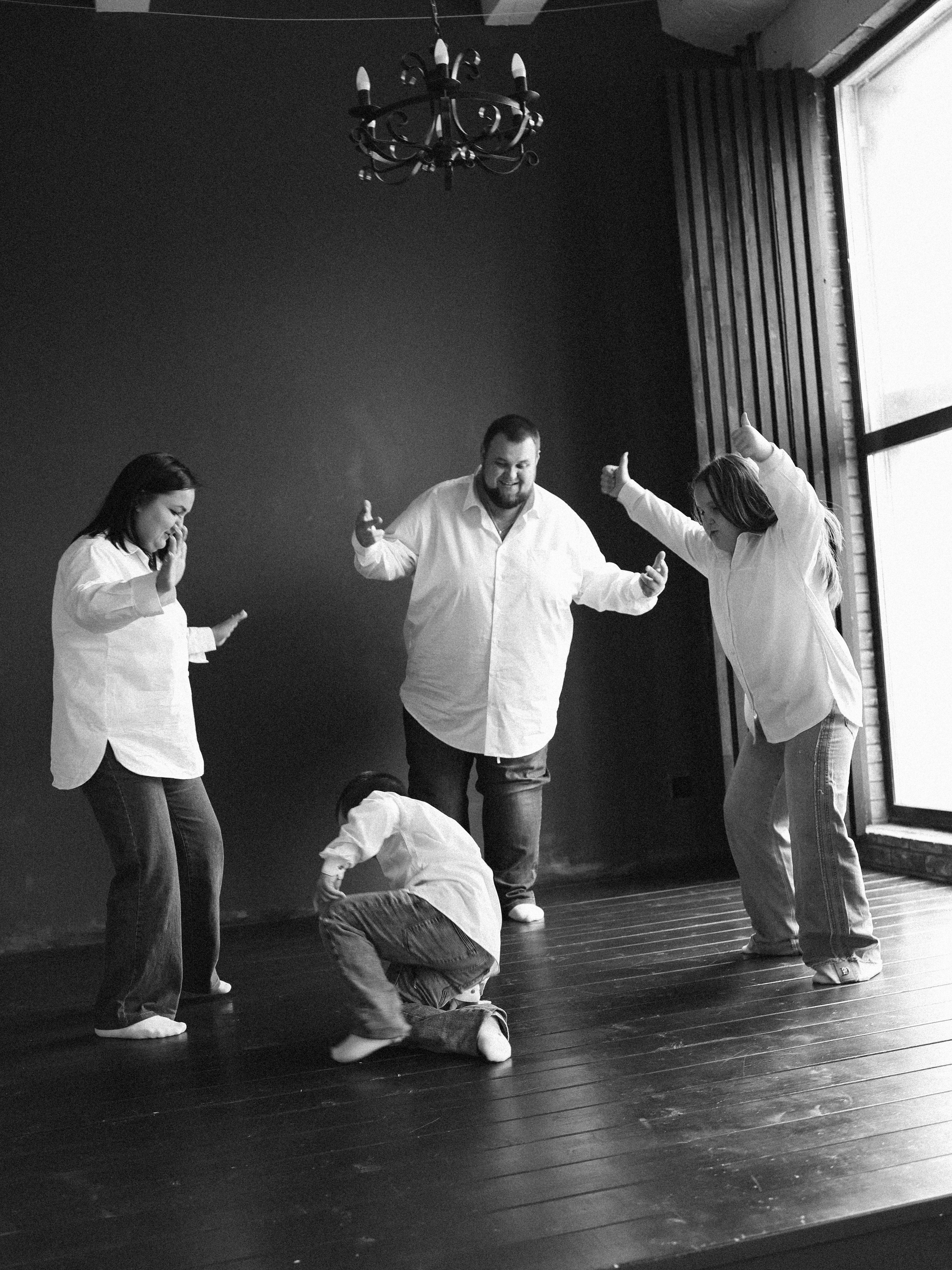 Полина Александр Мария и Иван- фотостудия Bliss- Луначарского 31. Семейный и детский фотограф в  г. Екатеринбурге Холодова Юлия