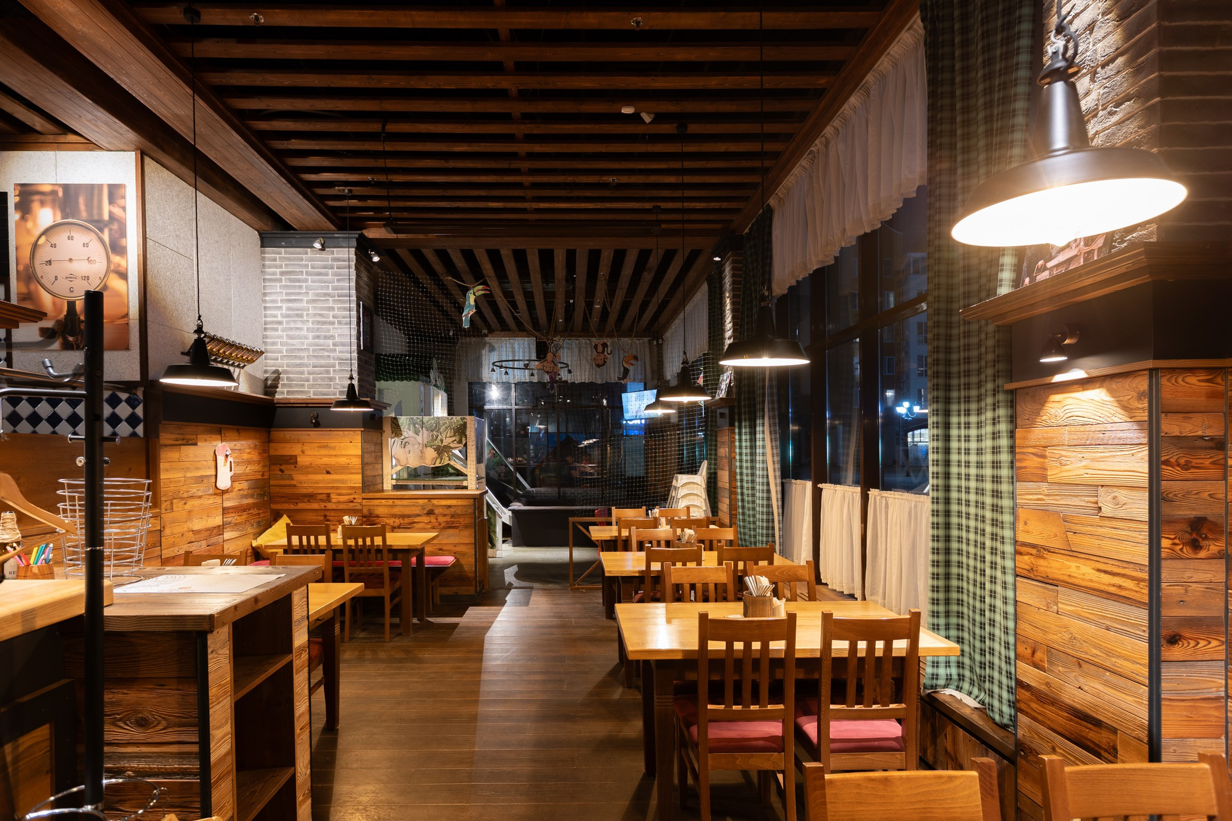 Съемка ресторана PAULANER в городе Краснодар. Архитектурный и интерьерный фотограф в Краснодаре | Дмитрий Демской