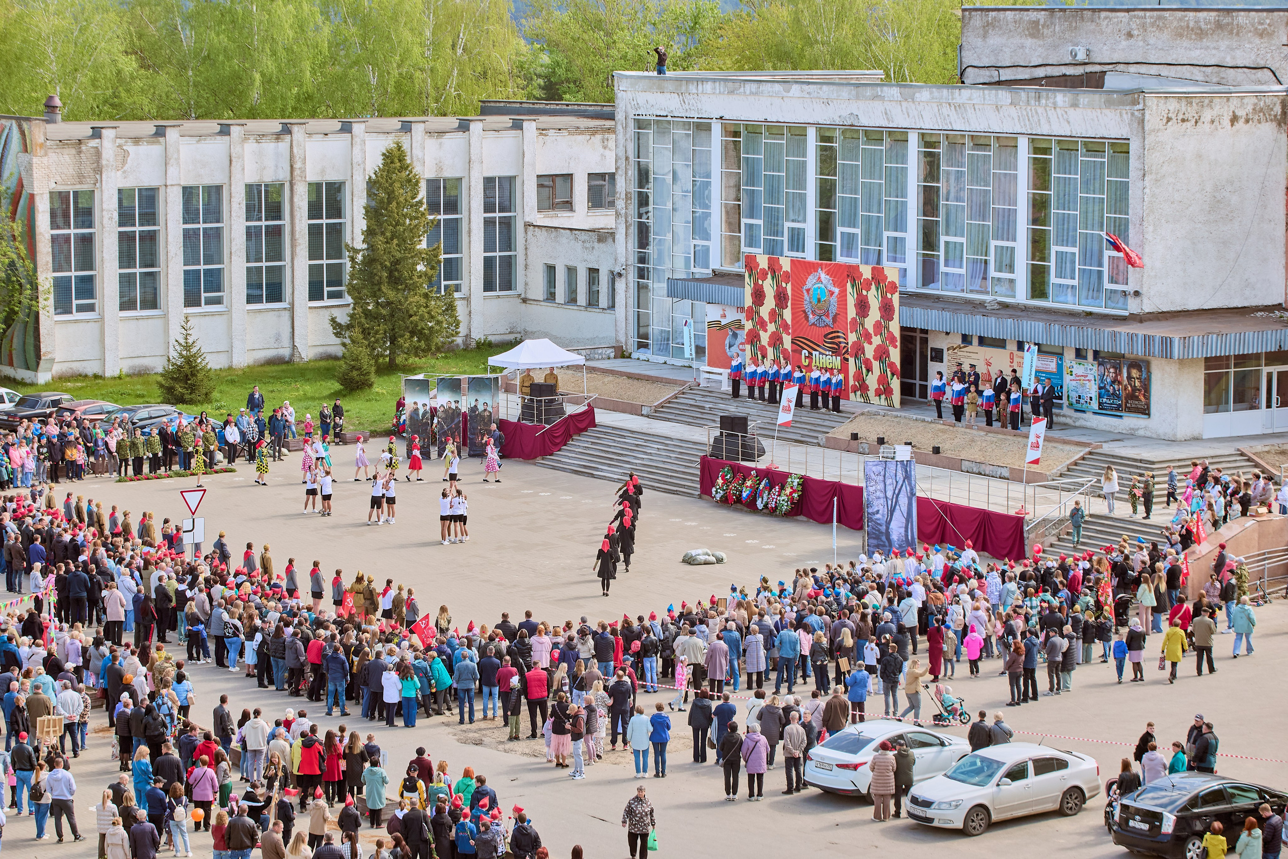 Праздник Великой победы п. Решетиха Площадь митинг. Фото Николая Голованова православного фотографа г. Дзержинск
