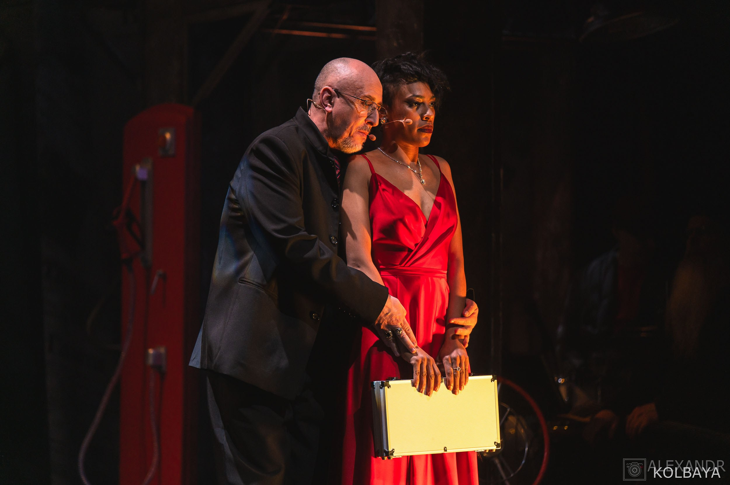 Фотографии со спектакля «Однажды в городе N». Концертный и театральный репортажный фотограф в Москве Александр Колбая