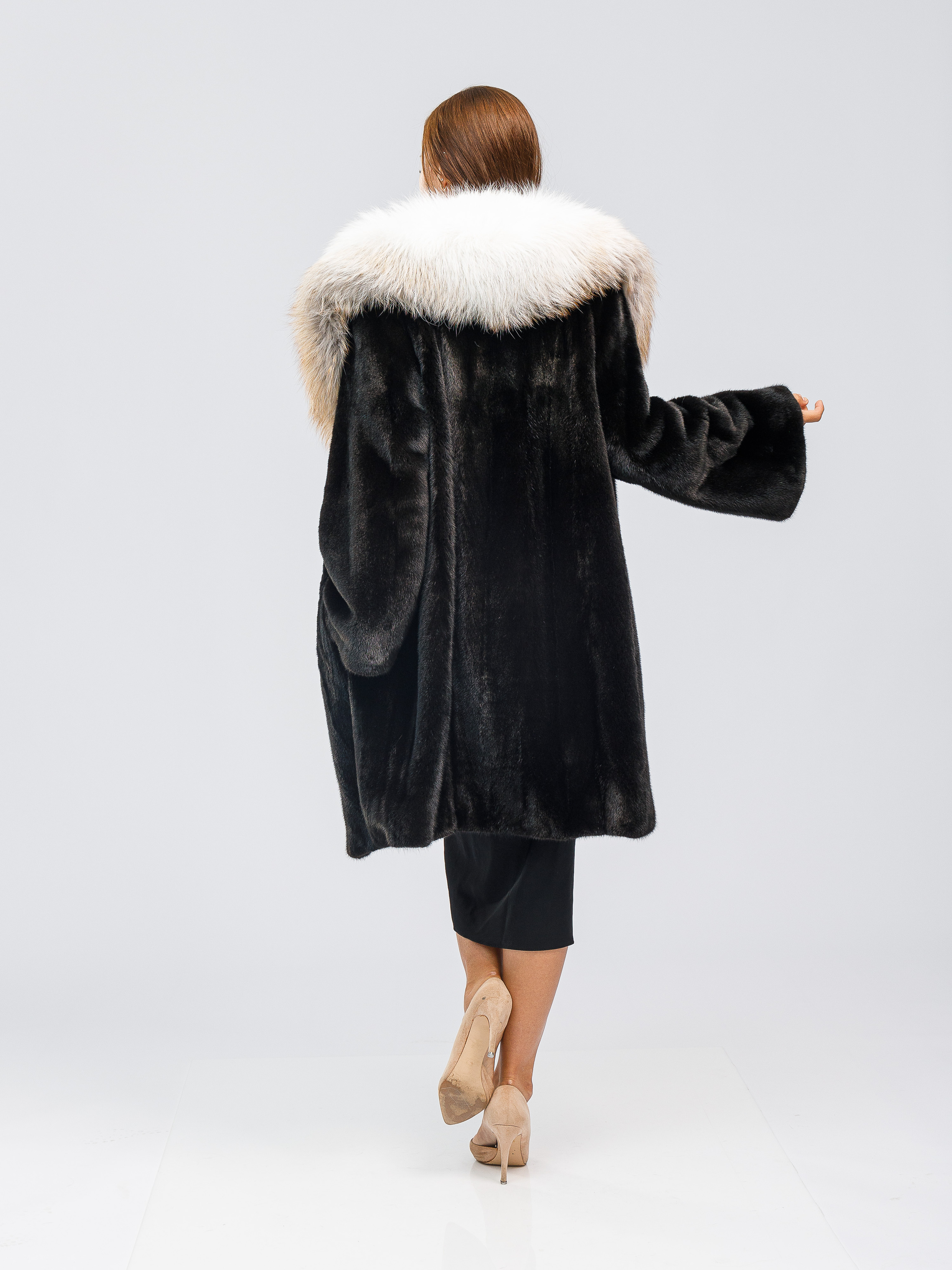 Фотосъемка шуб для маркетплейсов. Алексей Темнов — фотограф в Пятигорске