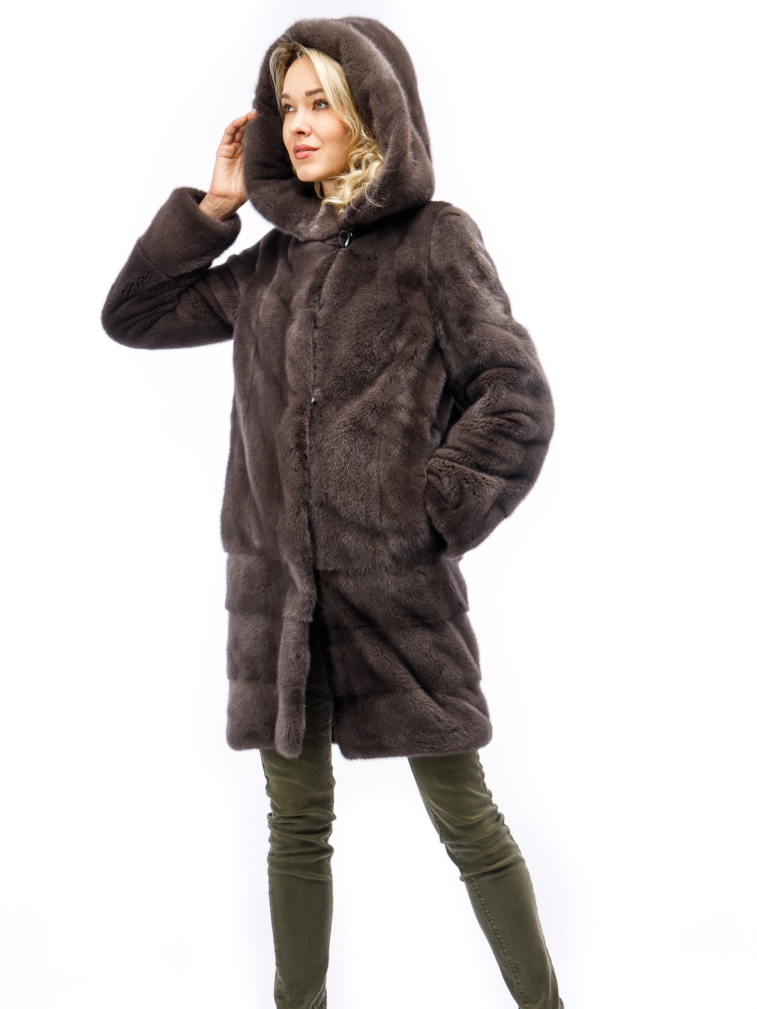 Фотосъемка шуб для маркетплейсов. Алексей Темнов — фотограф в Пятигорске