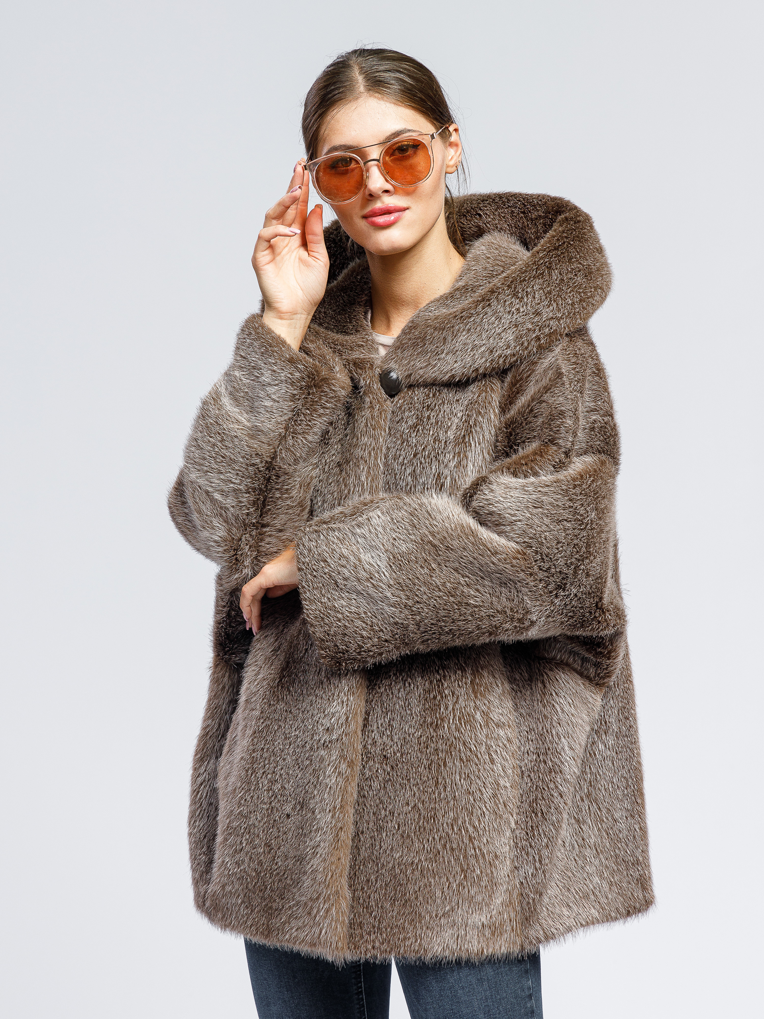 Фотосъемка шуб для маркетплейсов. Алексей Темнов — фотограф в Пятигорске