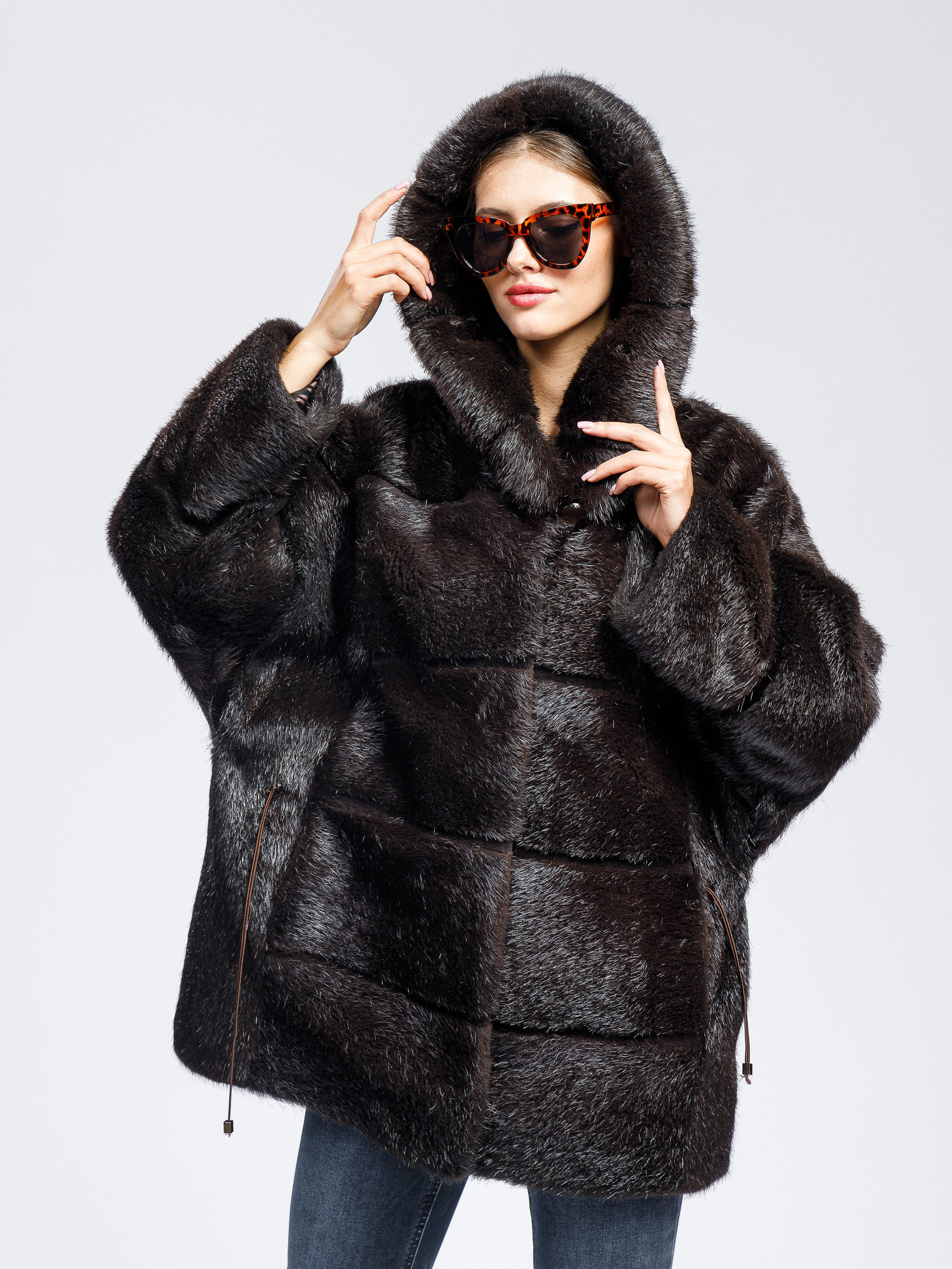 Фотосъемка шуб для маркетплейсов. Алексей Темнов — фотограф в Пятигорске