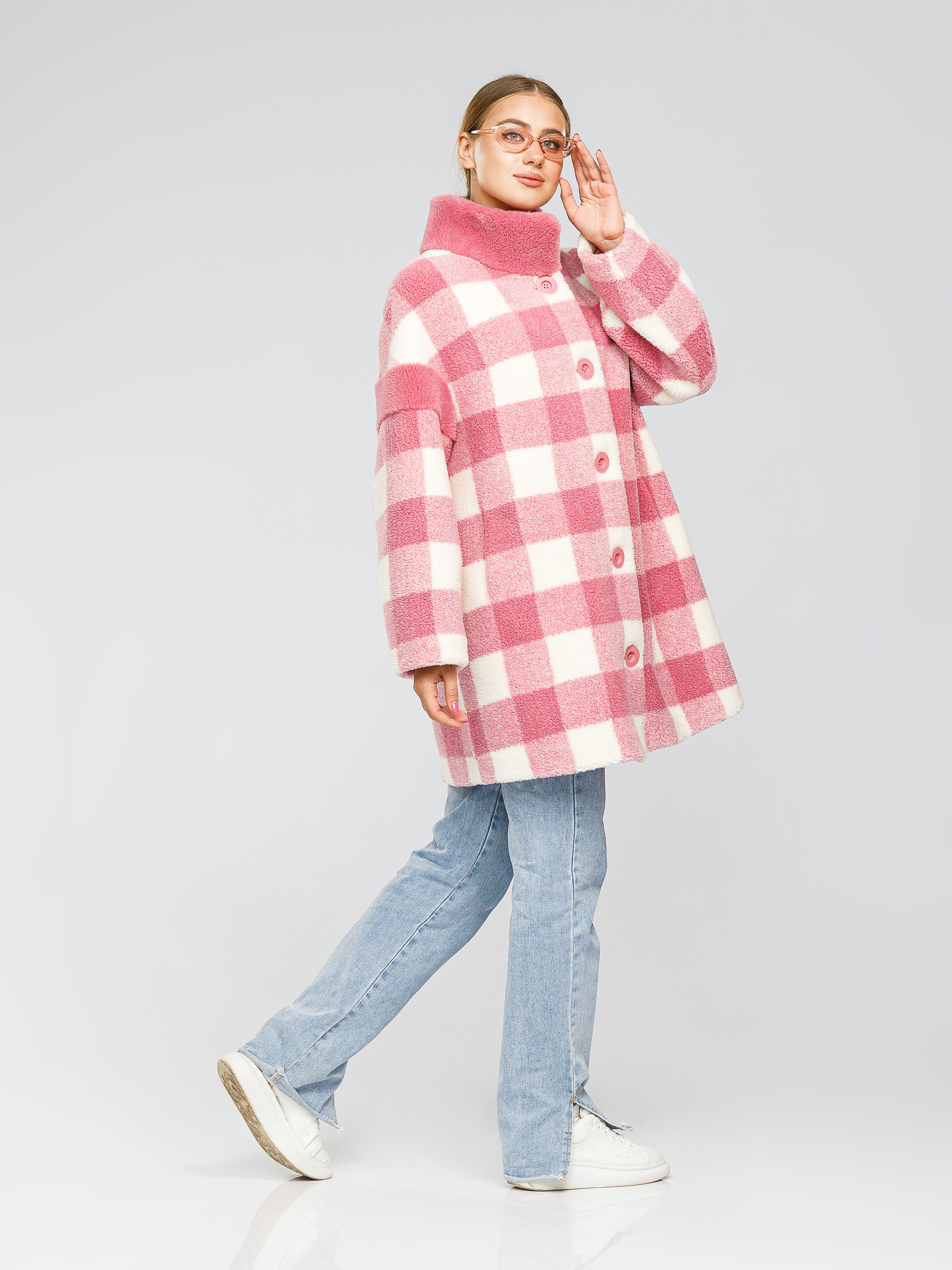 Фотосъемка шуб для маркетплейсов. Алексей Темнов — фотограф в Пятигорске