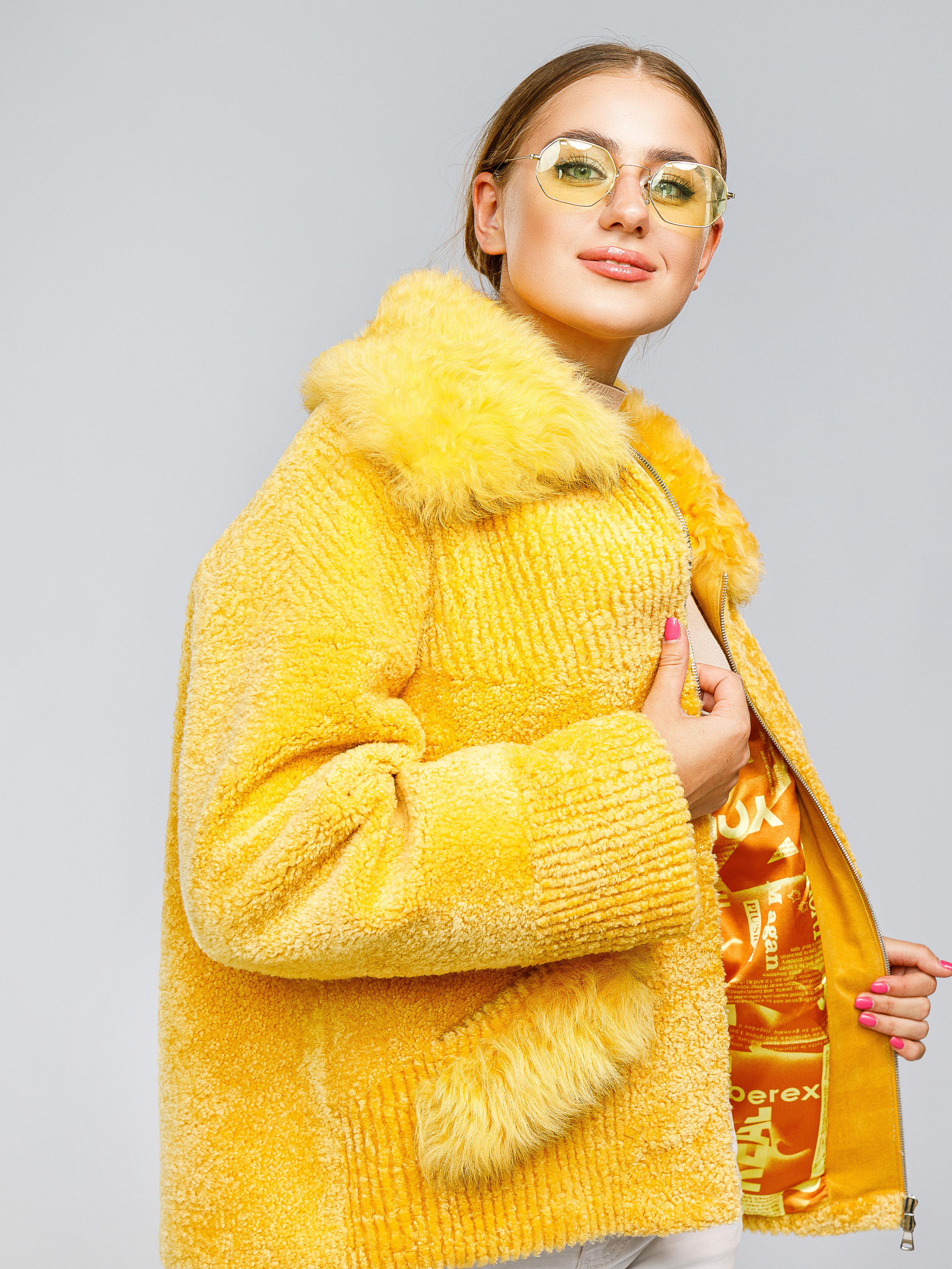 Фотосъемка шуб для маркетплейсов. Алексей Темнов — фотограф в Пятигорске