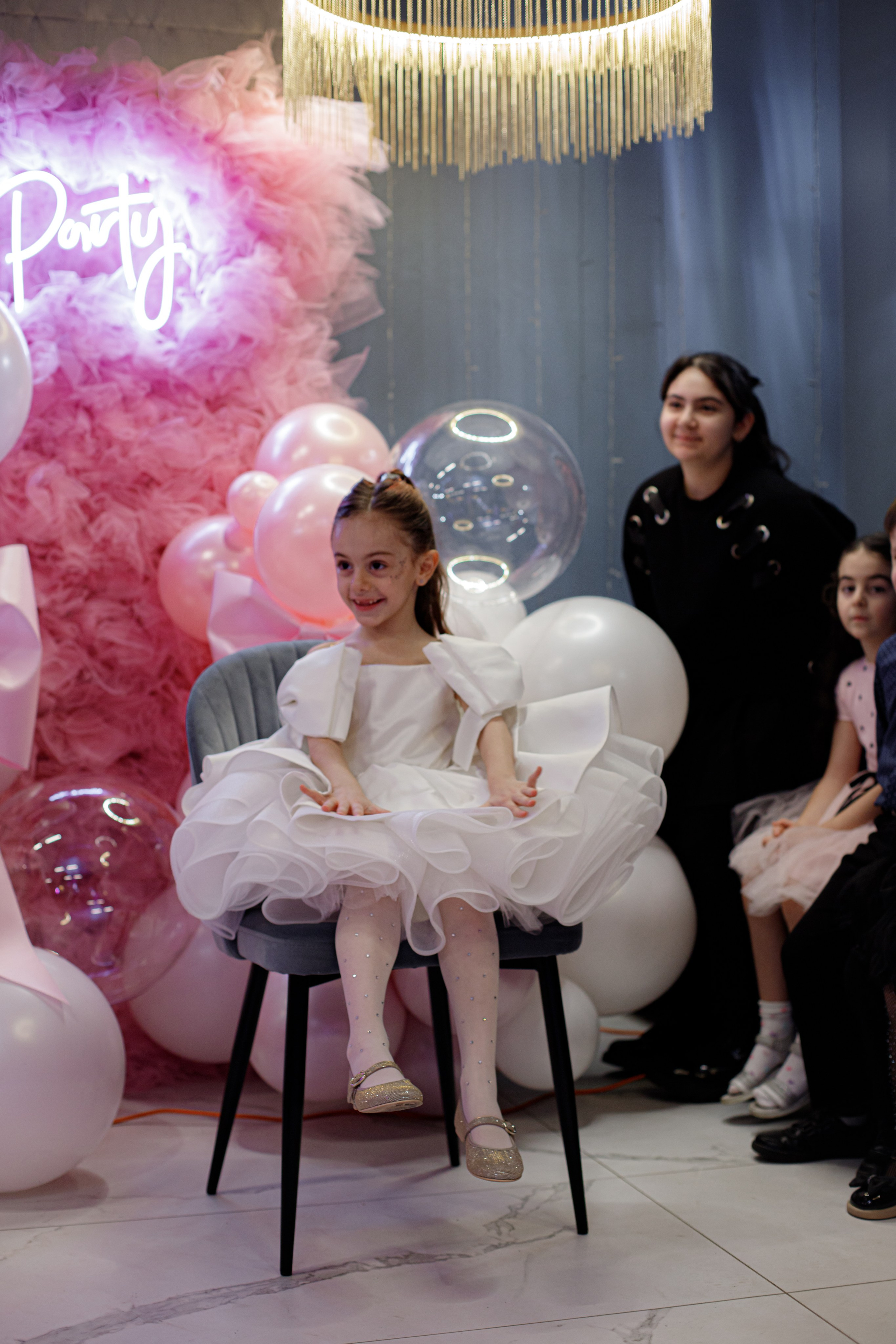 ASIA'S BIRTHDAY PARTY. Photokarish