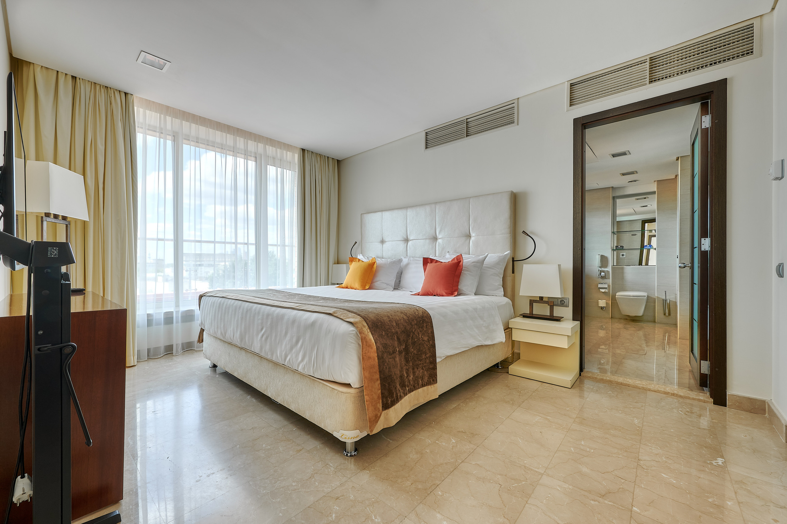 Отель Crown Plaza. Флористическая, интерьерная и портретная съемка в Москве и Европе