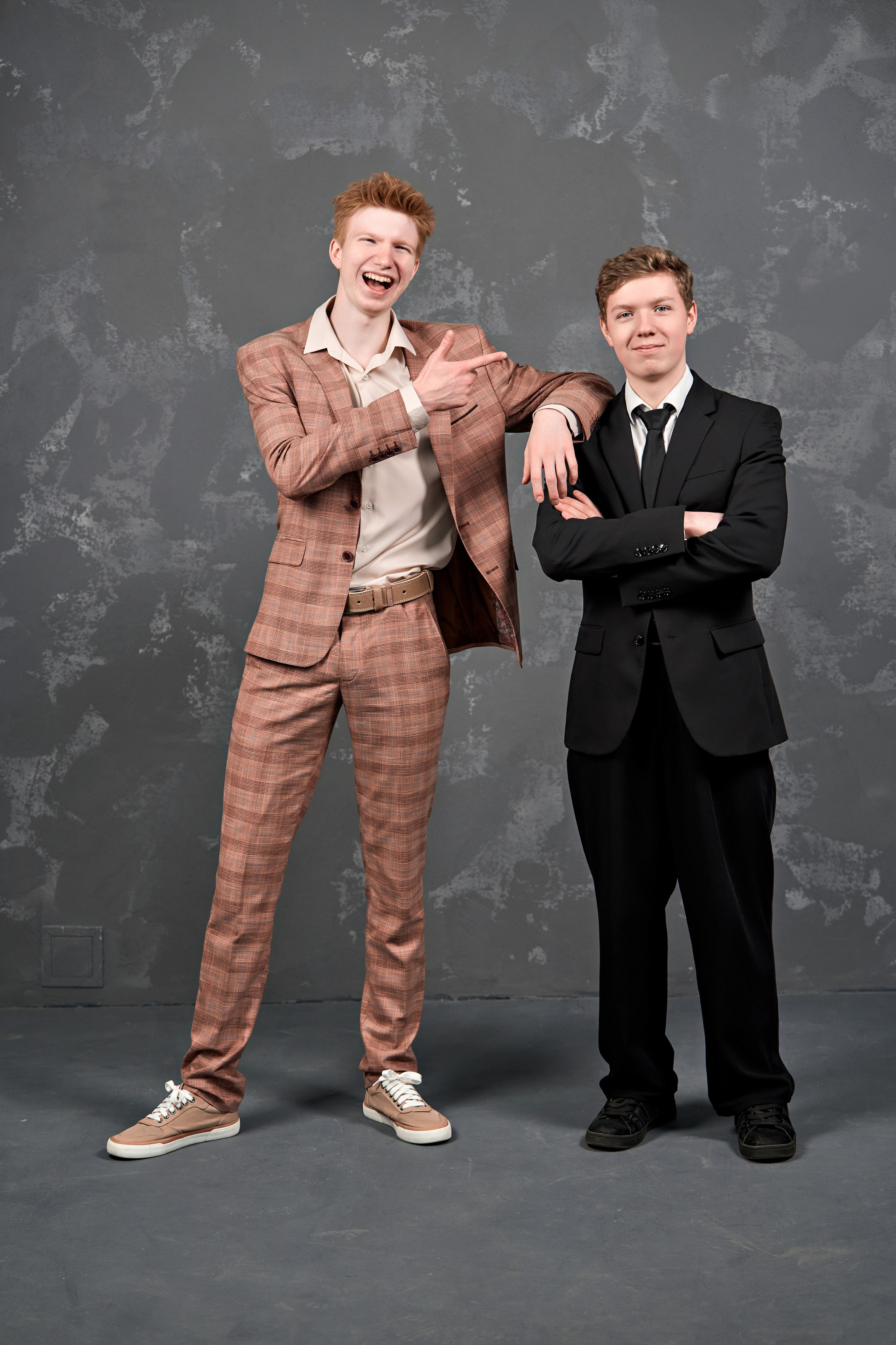 Выпускные альбомы для 9-11 классов. Фотосъёмка в студии. Калуга. Фотограф Меняйло Евгений. Свадьба. Портрет. Репортаж. Семья. Контент