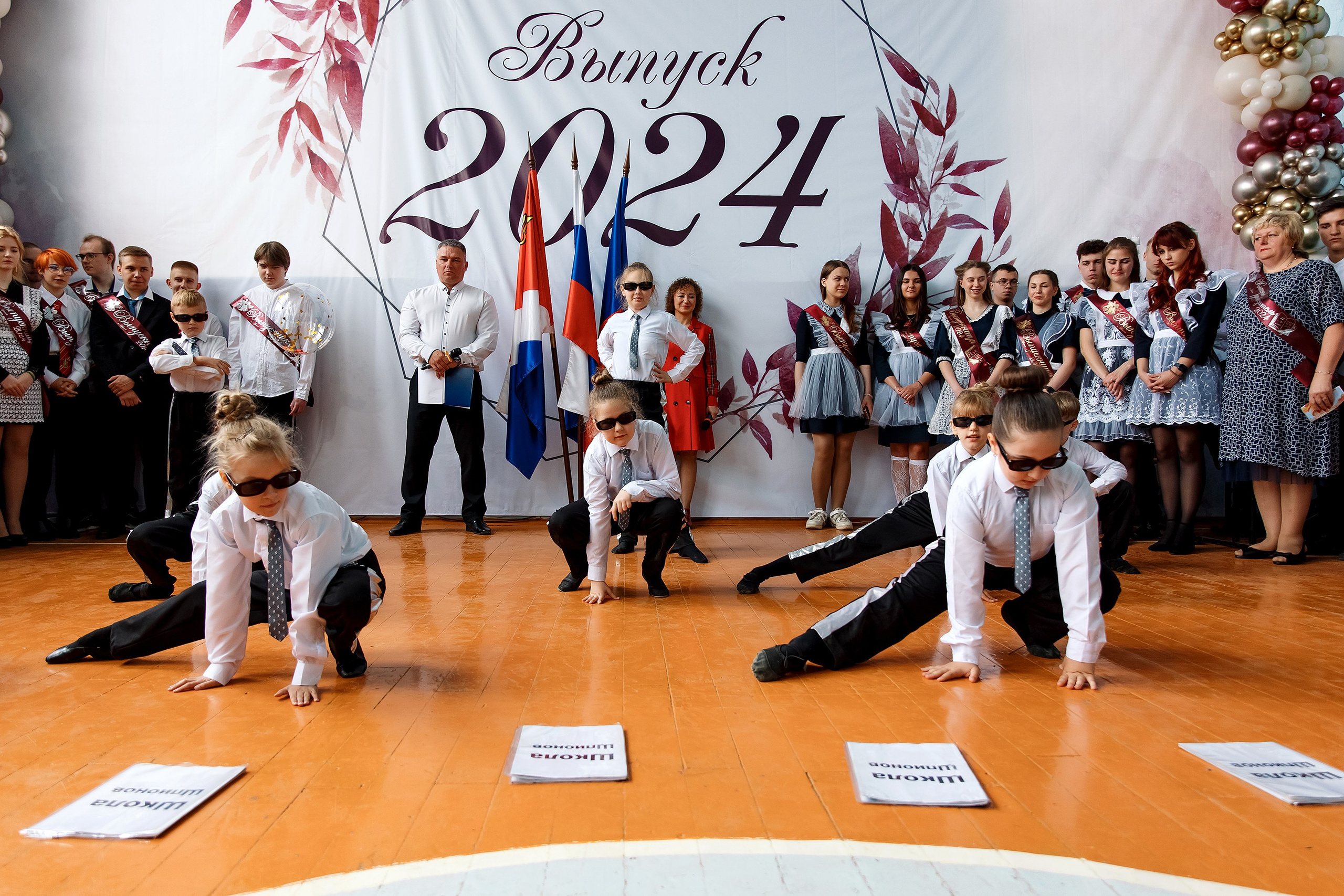 11 класс Последний звонок. Фотограф Любовь Корниенко, Примоский край