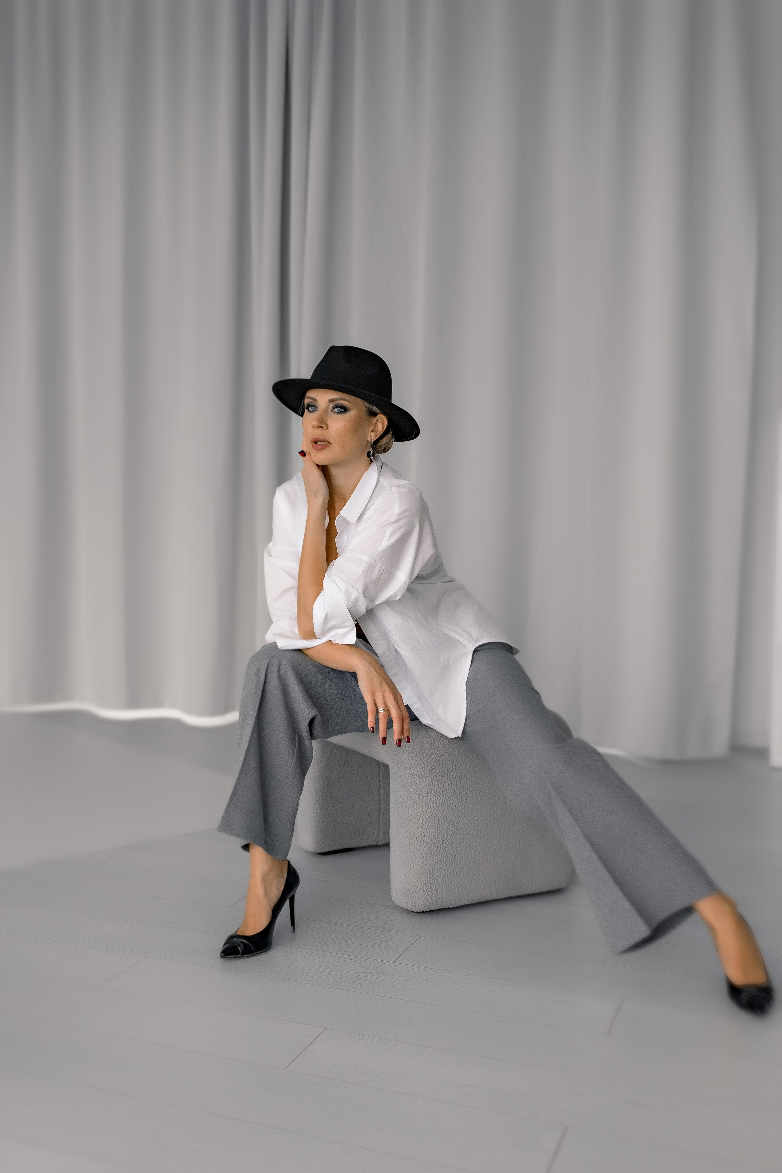 Женский портрет. Фотограф-стилист Крым Прокат одежды в Крыму. Фотосессии в Крыму