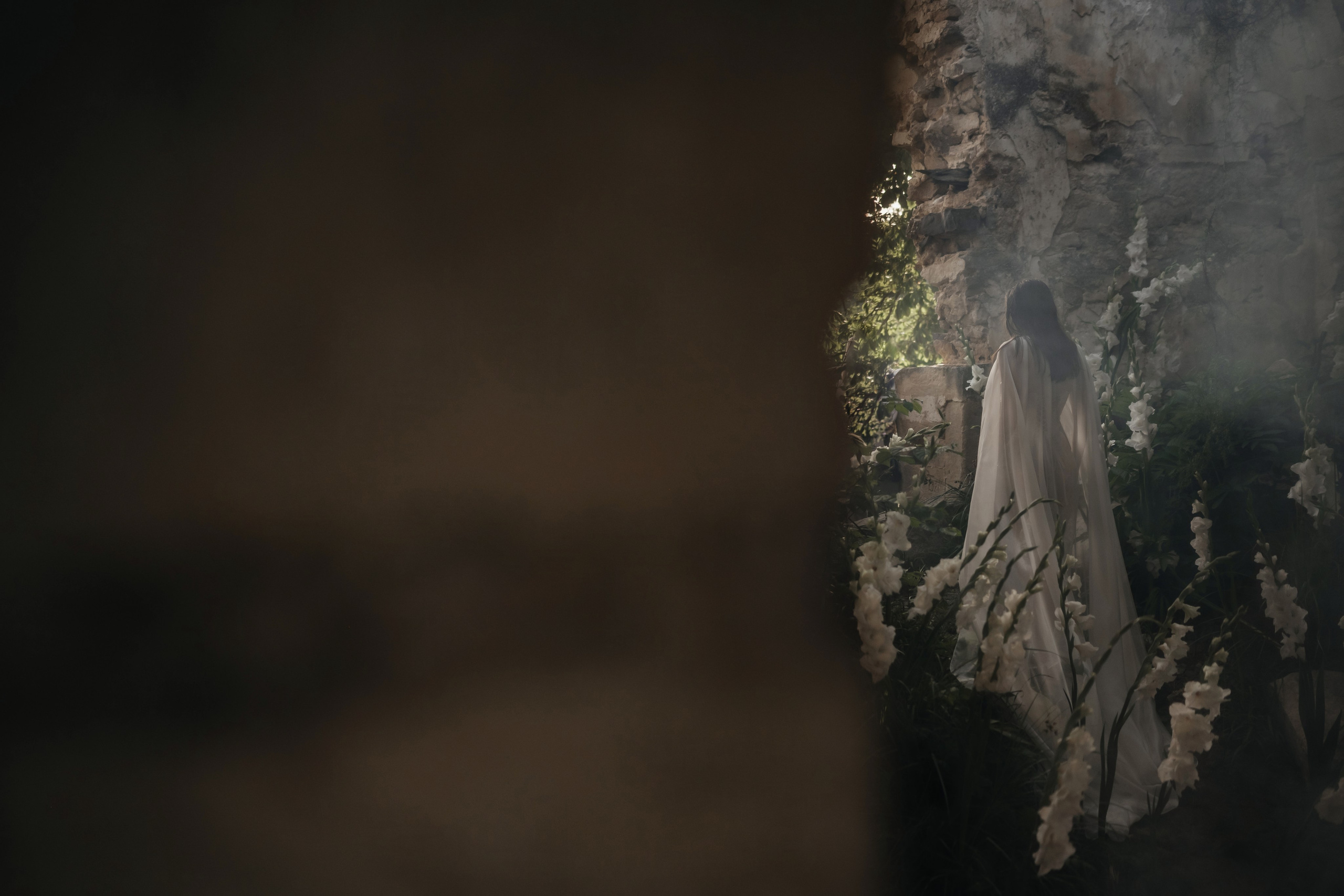 Свадебная фотосессия в старинном заброшенном храме в Крыму Гладиолусы. Свадебный и семейный фотограф и видеограф, Крым, Москва, Санкт -Петербург