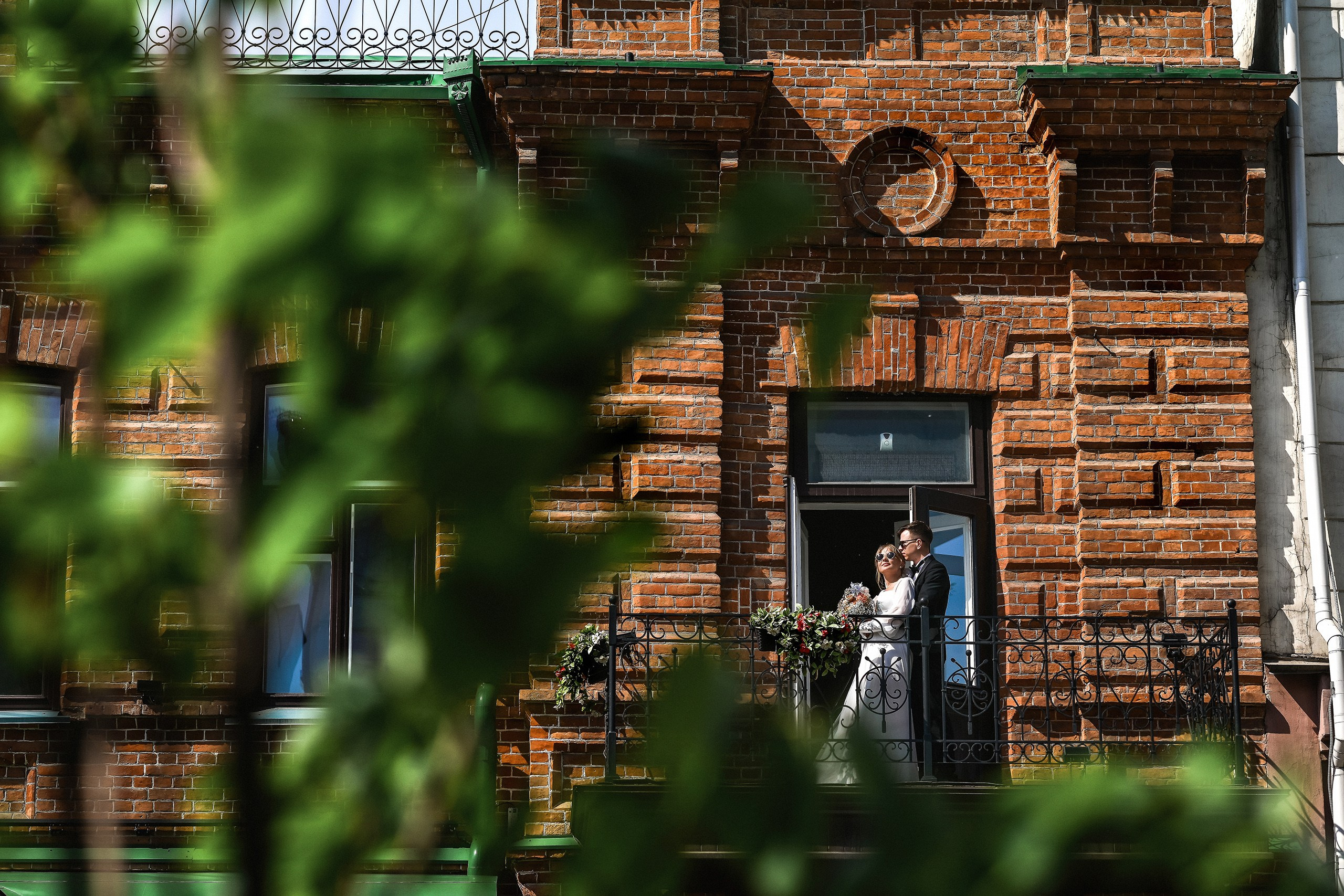 Фотосессия в центре Красноярска — прогулка по красивым городским локациям. 📸 Свадебный и семейный фотограф в Красноярске Тихомиров Евгений | 17 лет опыта | 800+ свадеб