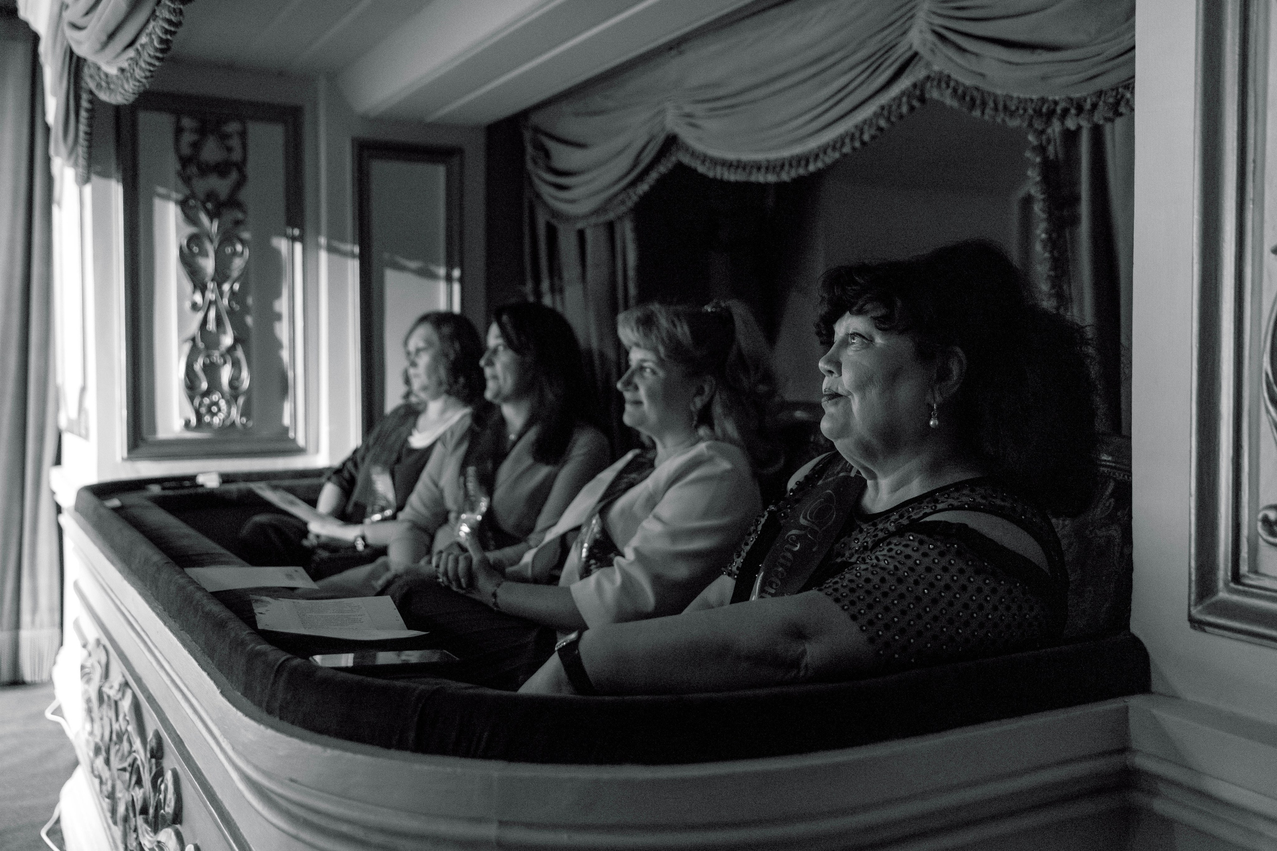 Гимназия 25 — последний звонок (Драм Театр). Свадебный фотограф Иркутск, репортажный фотограф Иркутск