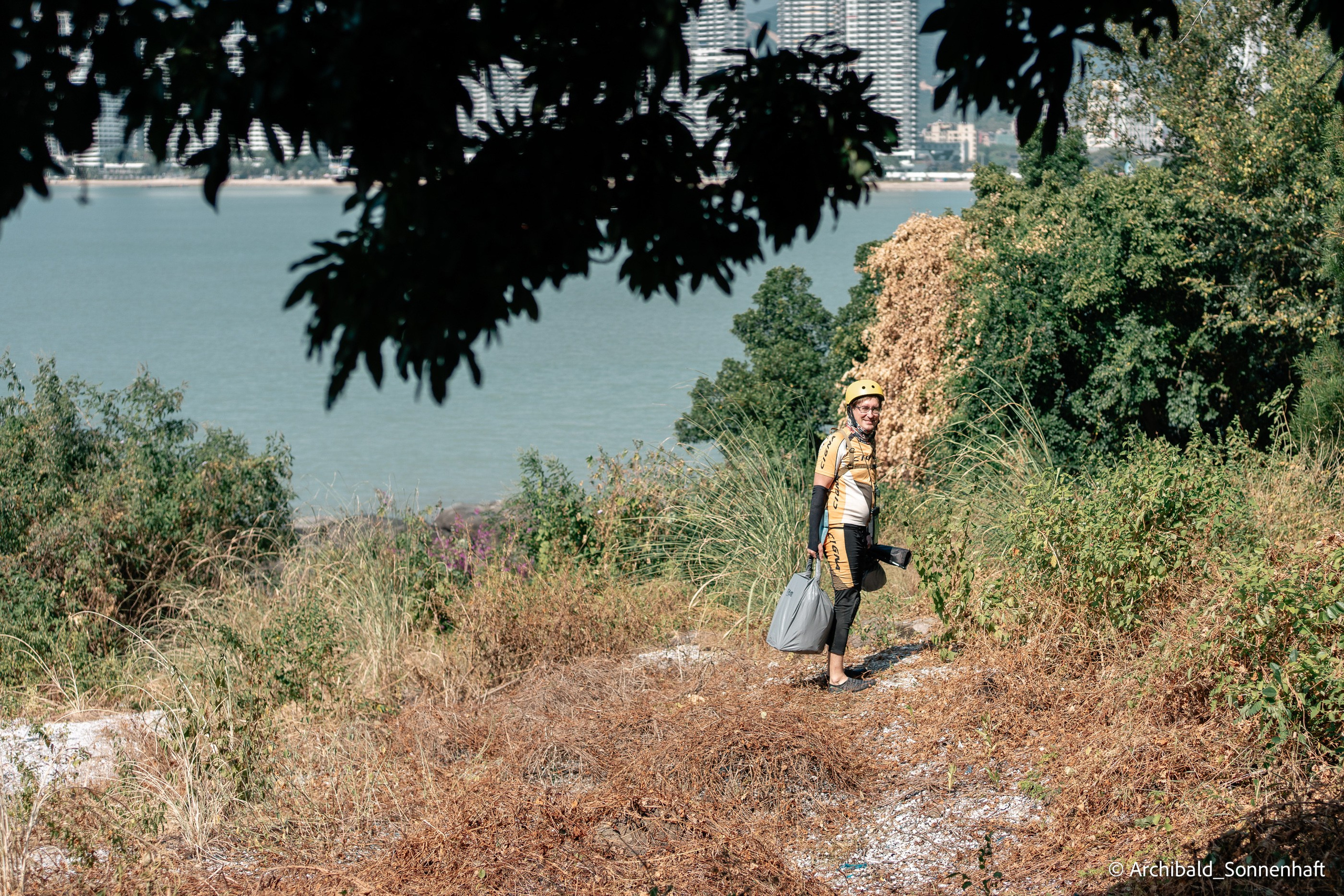 Kayaking in Huizhou, China. Photographer in Guangzhou, China. Archibald Sonnenhaft