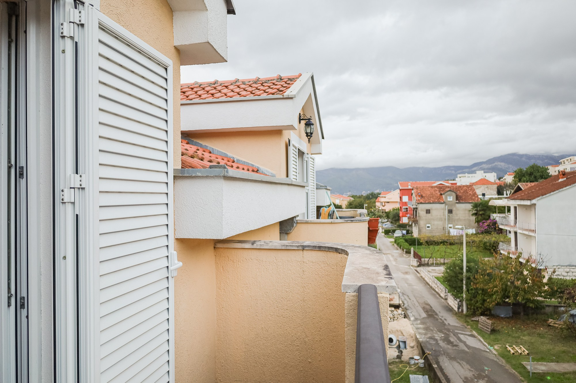 Private aparts for sale. Fotograf u Crnoj Gori-porodično fotografisanje sa djecom, lovestory, nekretnine