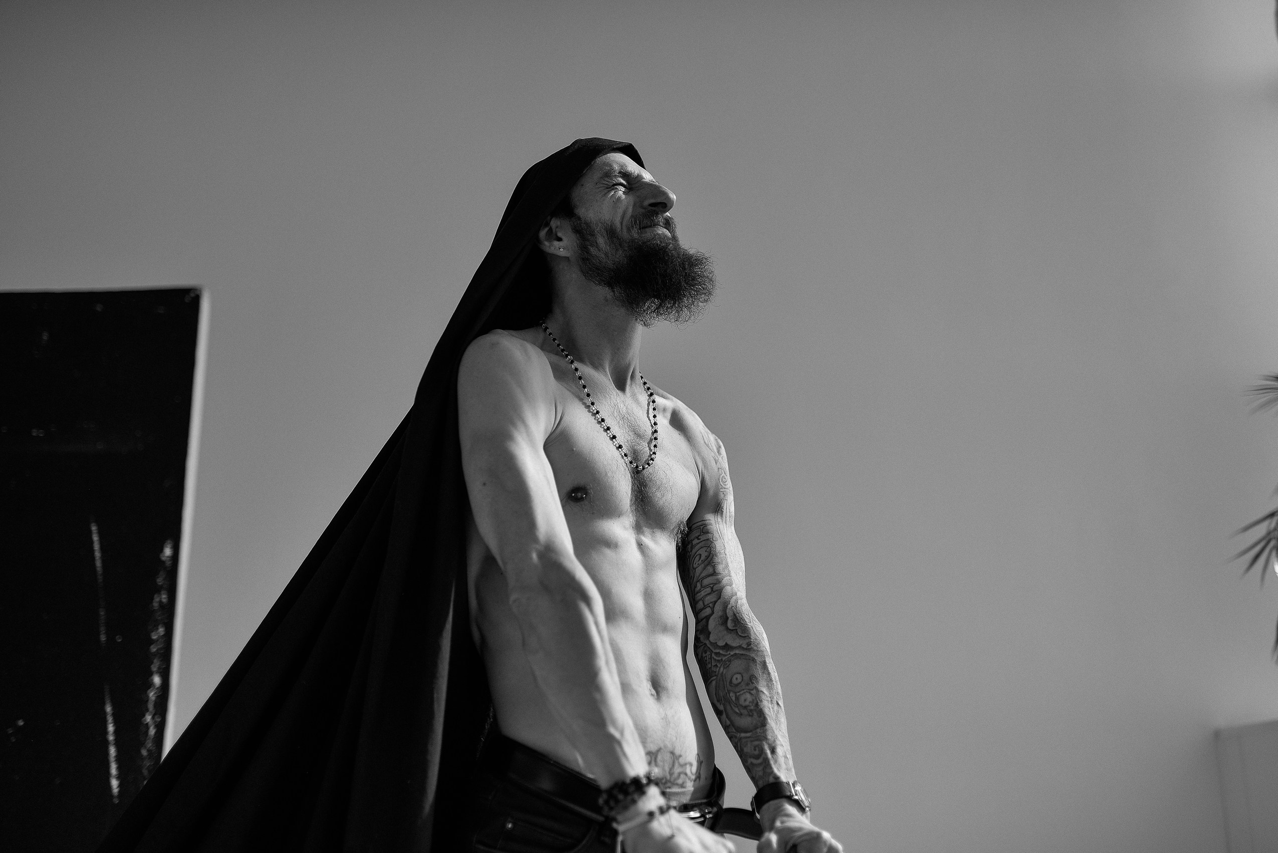 Мужская фотосессия в студии MAIN. Портретный фотограф Новосибирск Дарья Едапина. Фотограф Дарья Едапина Новосибирск