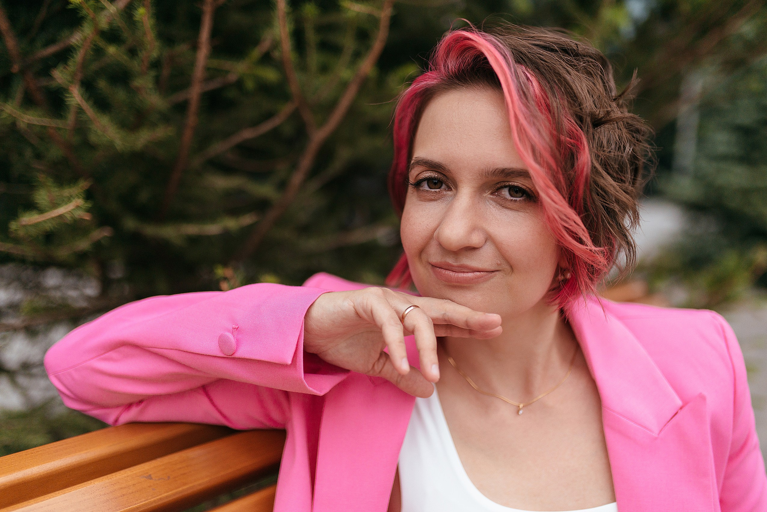 Уличная контент фотосессия для инстаграм дизайнера. Контент фотограф Дарья Едапина Новосибирск. Фотограф Дарья Едапина Новосибирск