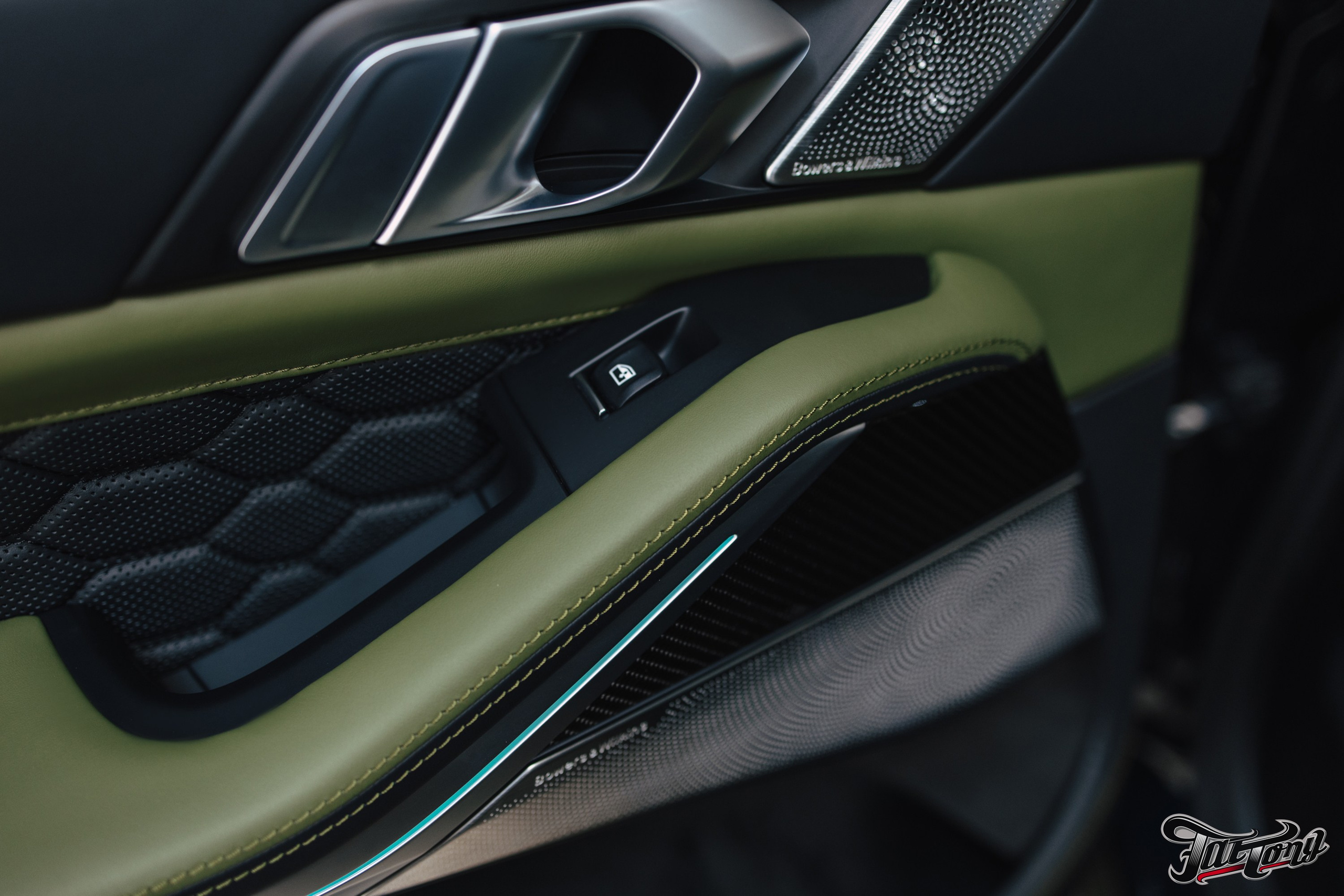 BMW X5M пошив салона в зеленую кожу. DeLorein