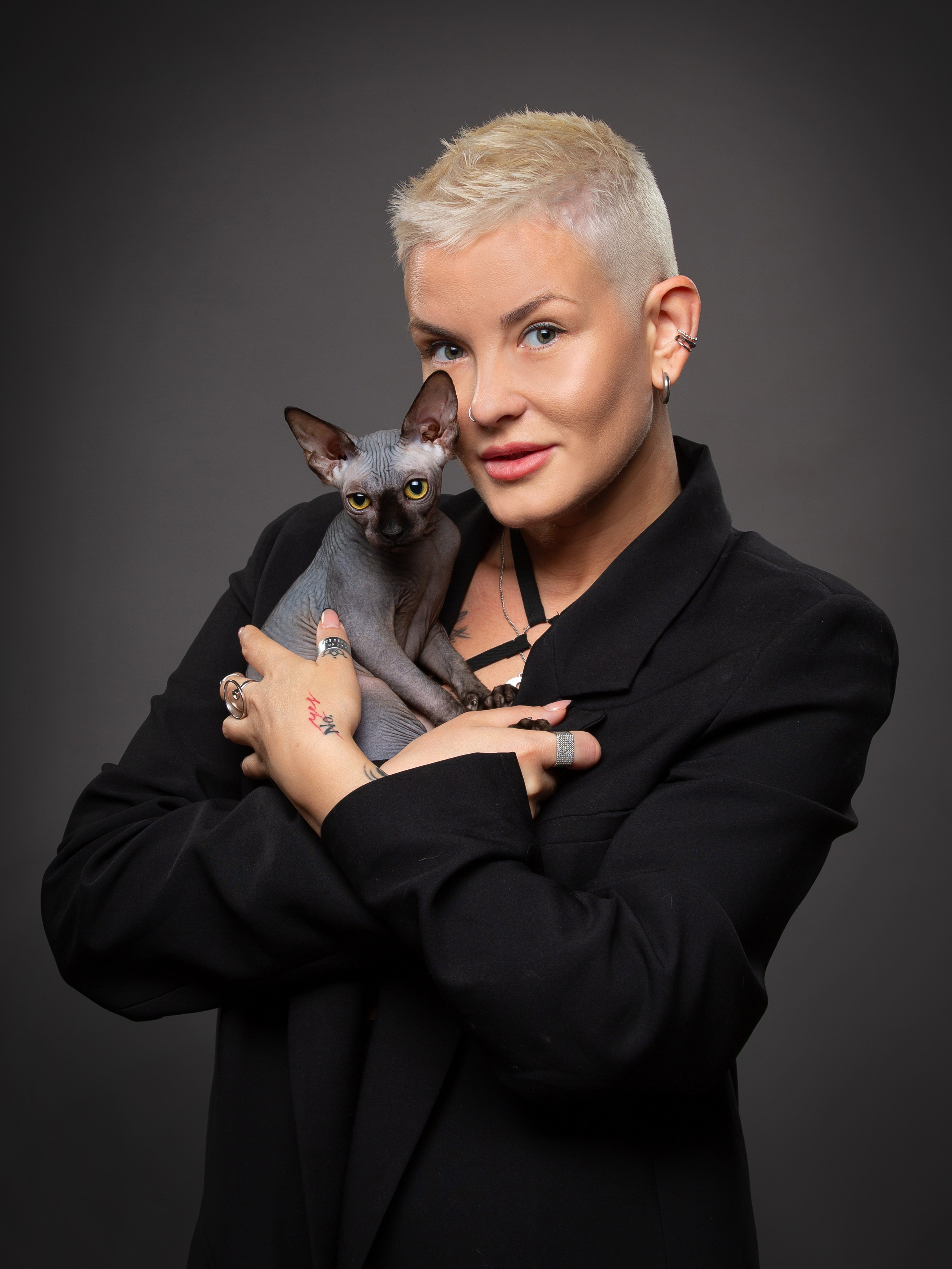 С кошкой. Фотограф Мария Кольцова