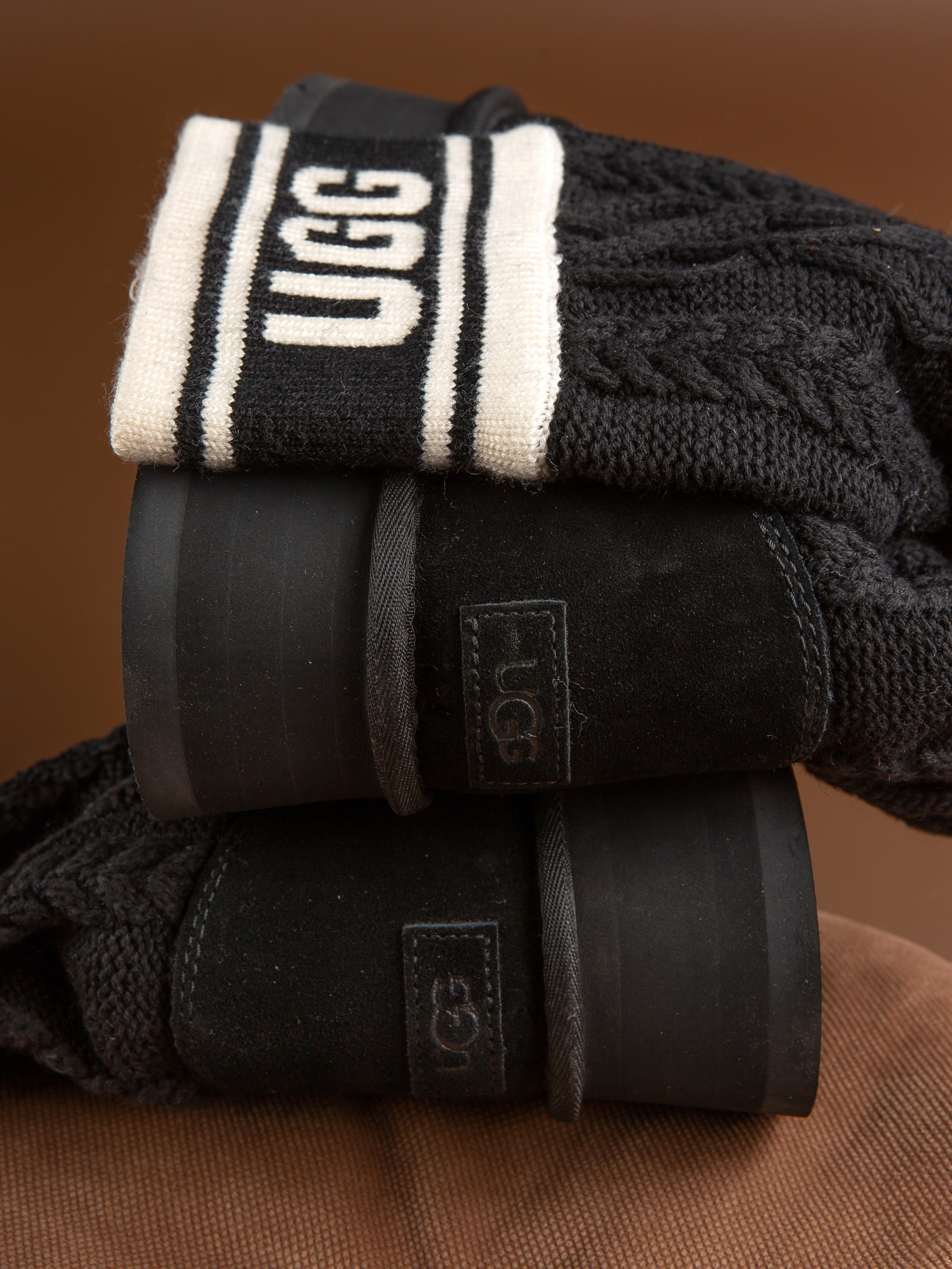 Обувь на цветных фонах. Фотограф Мария Кольцова