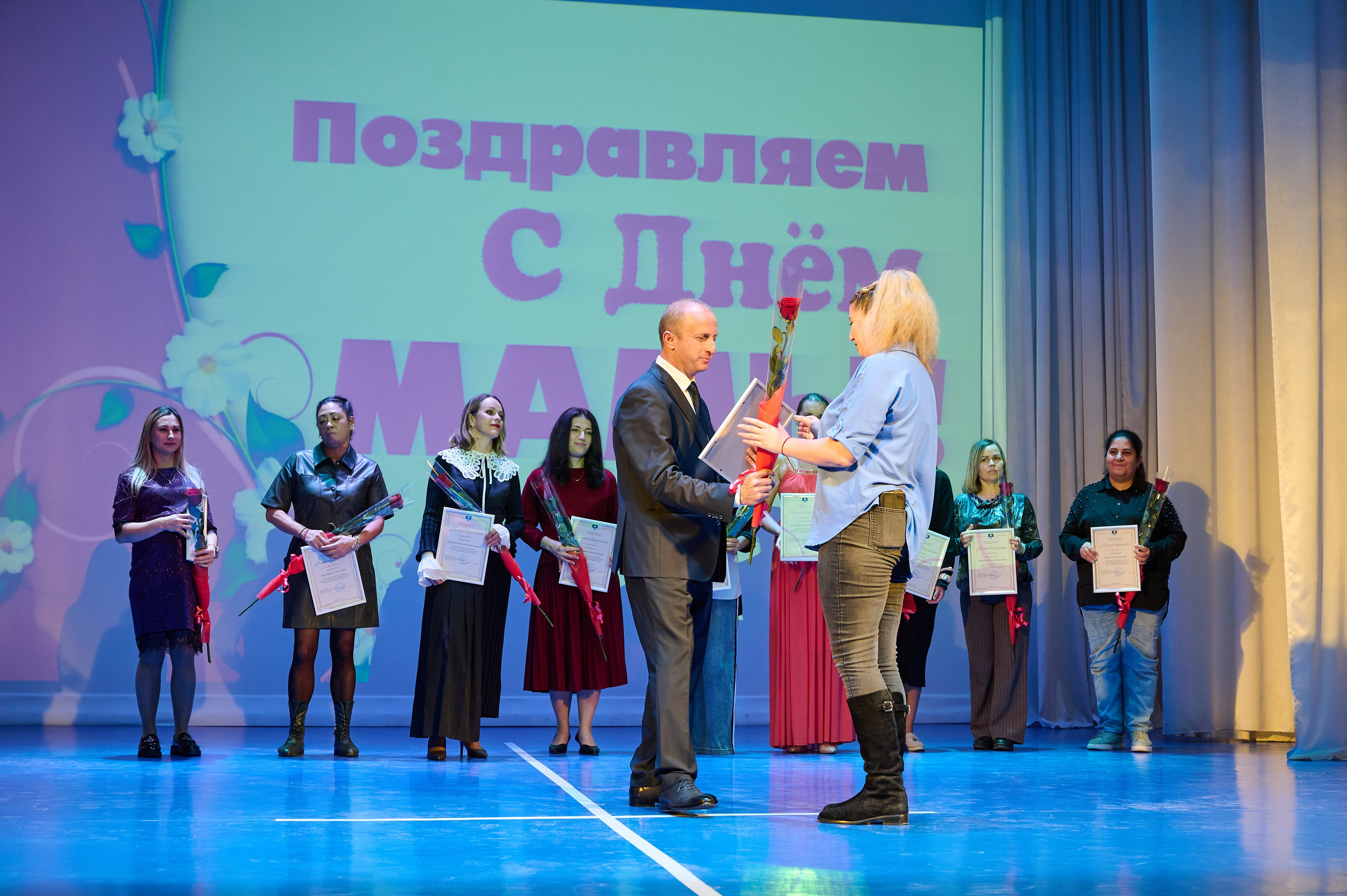 День матери Марьина Роща. Жизнь курорта Кабардинка в фотографиях