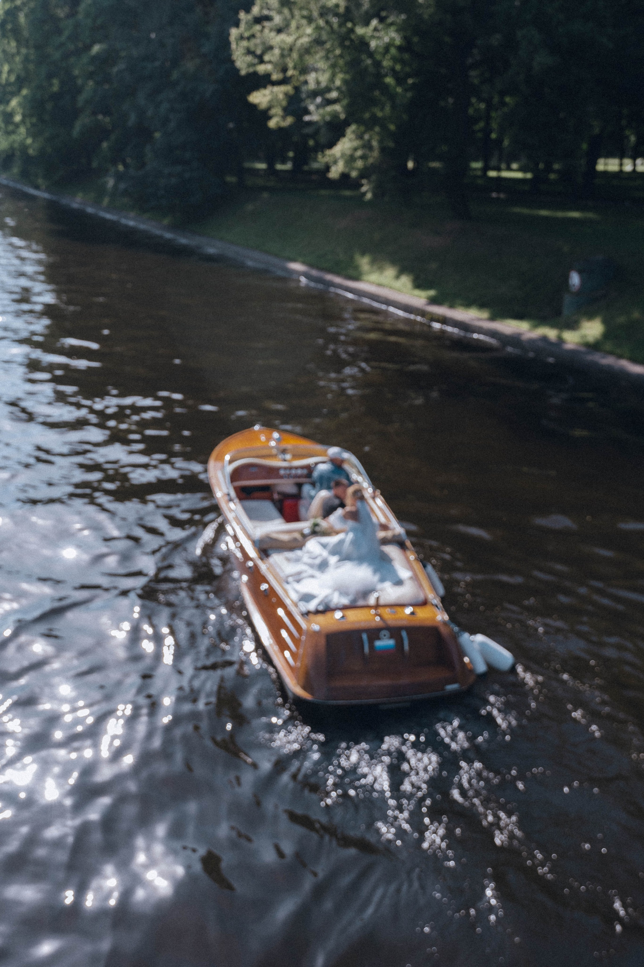 СВАДЕНБНАЯ СЬЕМКА НА КАТЕРЕ ПО КАНАЛАМ САНКТ-ПЕТЕРБУРГА И В АКВАТОРИИ НЕВЫ. Профессиональный фотограф, Санкт-Петербург — Виктория Богомолова