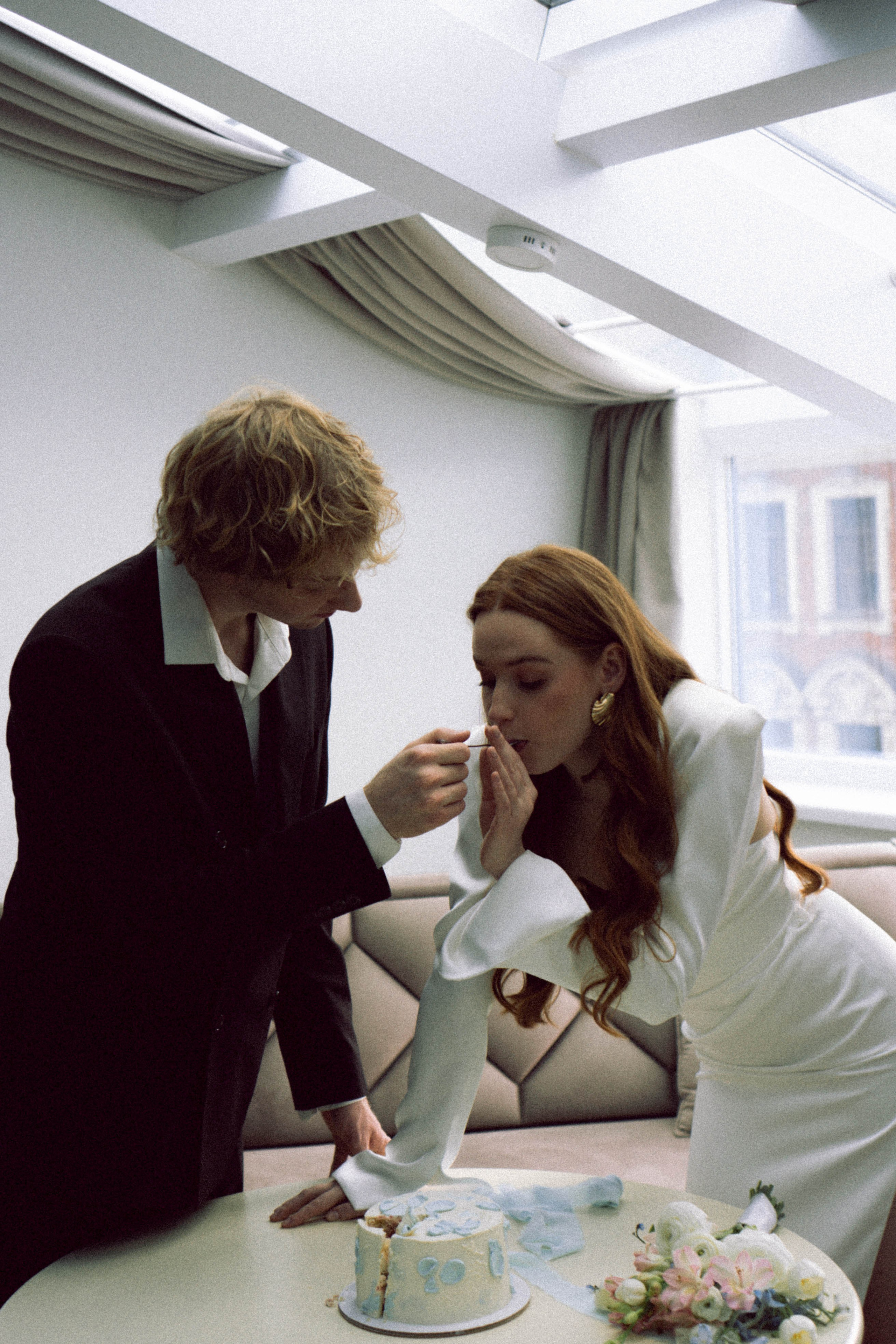 СВАДЕБНАЯ СЬЕМКА В ОТЕЛЕ. СБОРЫ ЖЕНИХА И НЕВЕСТЫ И ТАКЖЕ ТОР И ПОДГОТОВКА К ПРОГУЛКЕ. Профессиональный фотограф, Санкт-Петербург — Виктория Богомолова