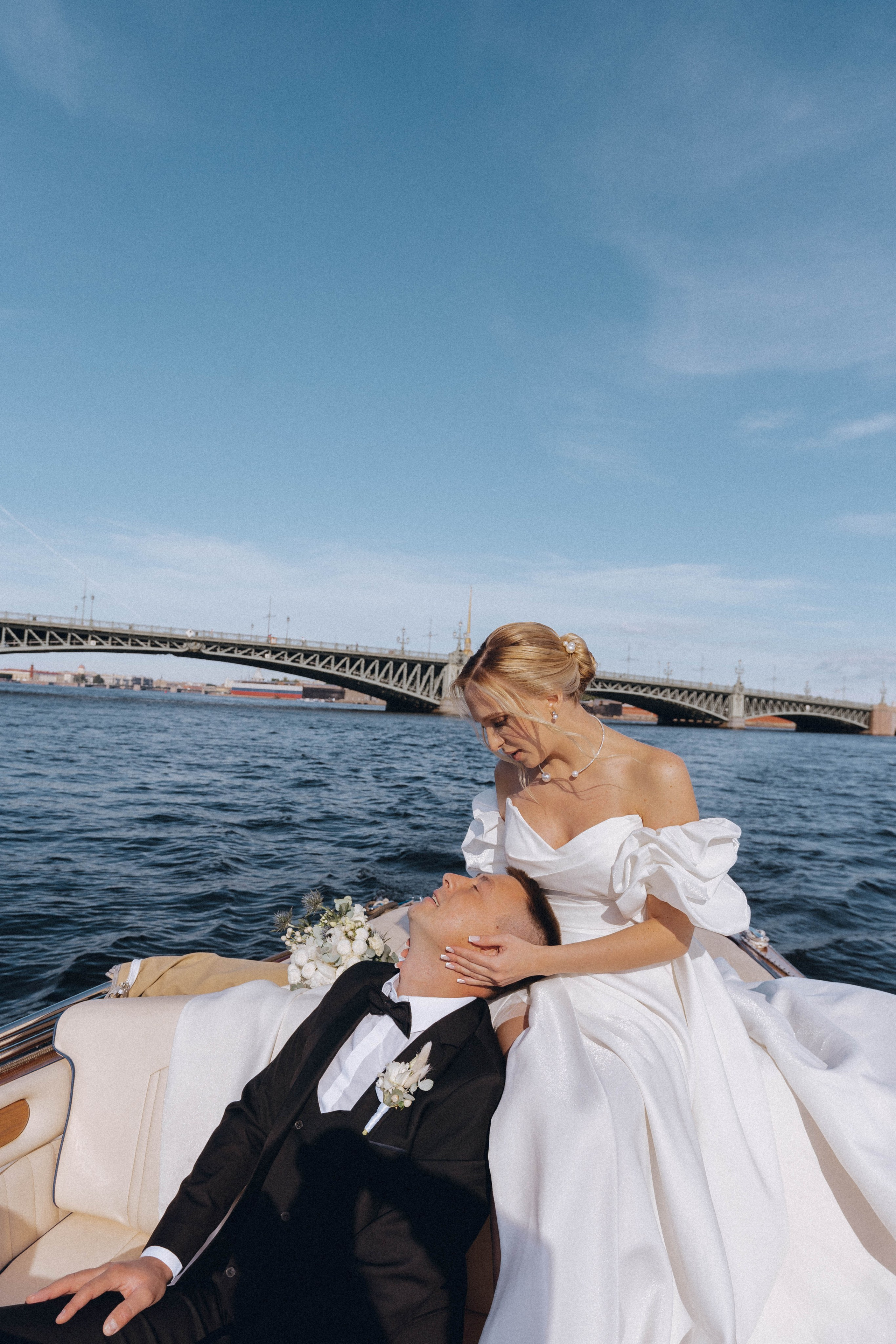 СВАДЕНБНАЯ СЬЕМКА НА КАТЕРЕ ПО КАНАЛАМ САНКТ-ПЕТЕРБУРГА И В АКВАТОРИИ НЕВЫ. Профессиональный фотограф, Санкт-Петербург — Виктория Богомолова