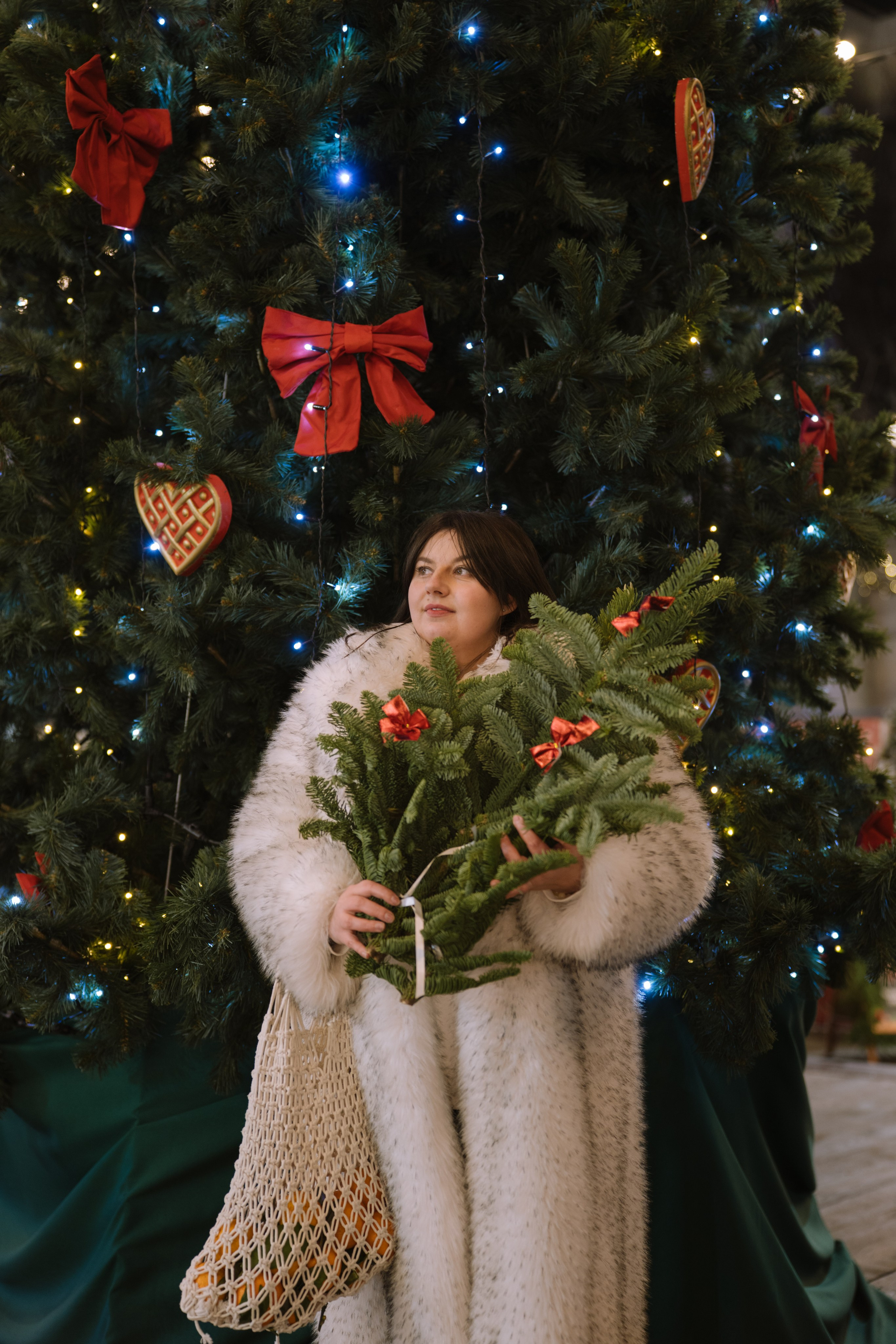 ПРОГУЛКА НА МАНЕЖНОЙ ПЛОЩАДИ ДЛЯ ДЕВУШКИ ПЕРЕД НОВЫМ ГОДОМ (НОВОГОДНЯЯ ФОТОСЕССИИЯ НА МАНЕЖНОЙ ПЛОЩАДИ). Профессиональный фотограф, Санкт-Петербург — Виктория Богомолова