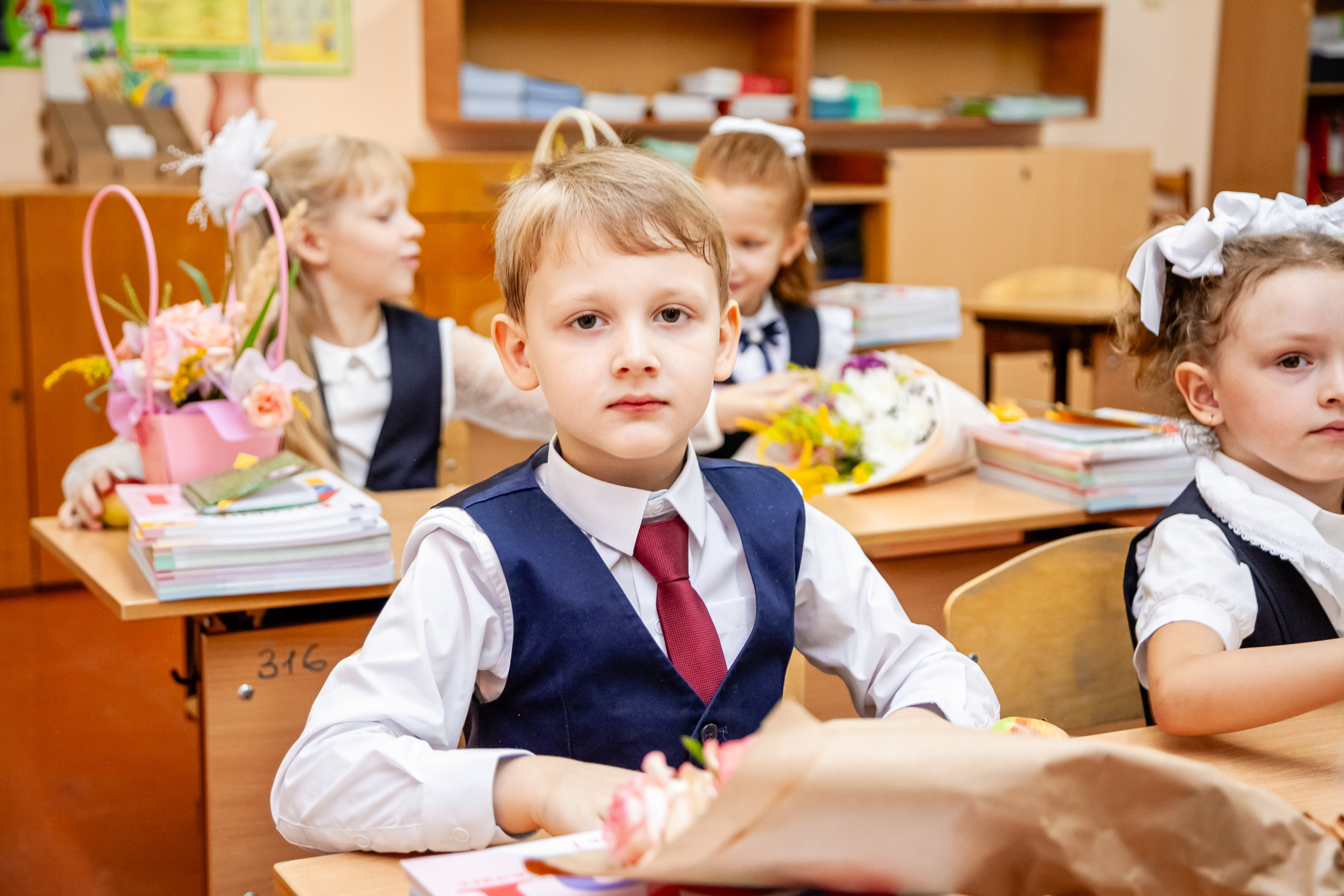 1 сентября линейка. Свадебный и семейный фотограф в Армавире