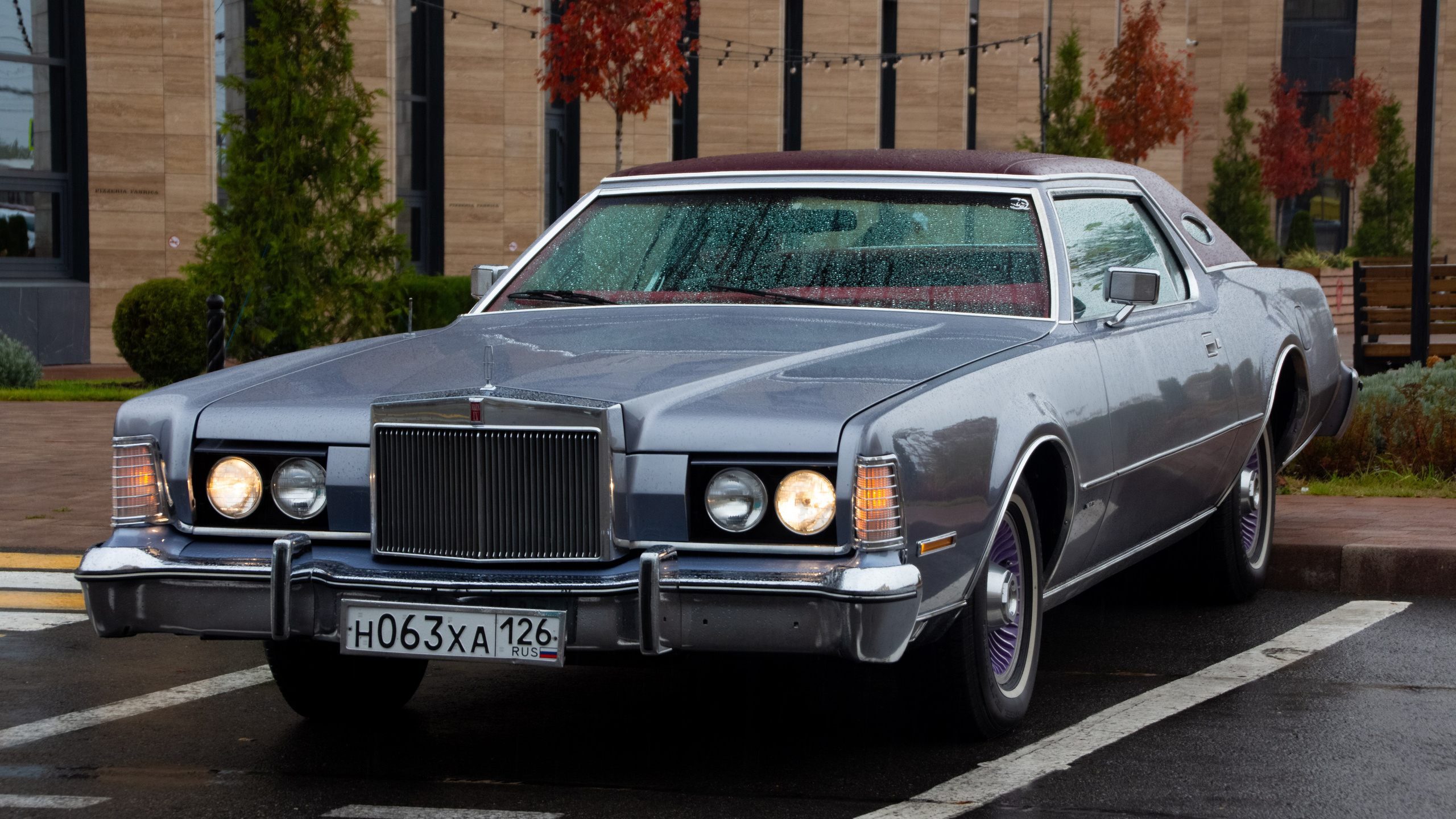 Фото Lincoln Continental Mark IV — купе американской классики